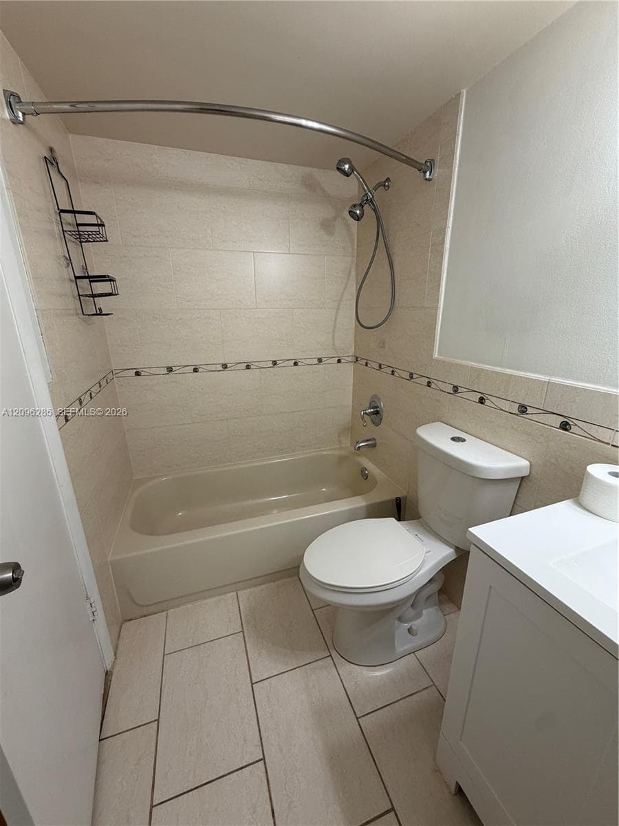 HALF MOON TOWERS CONDO · #504 in Miami - Photo 23