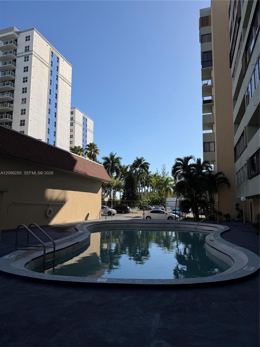 HALF MOON TOWERS CONDO · #504 in Miami - Photo 27