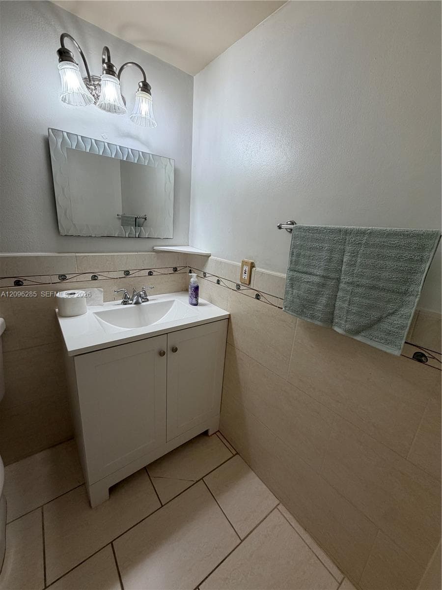 HALF MOON TOWERS CONDO · #504 in Miami - Photo 24