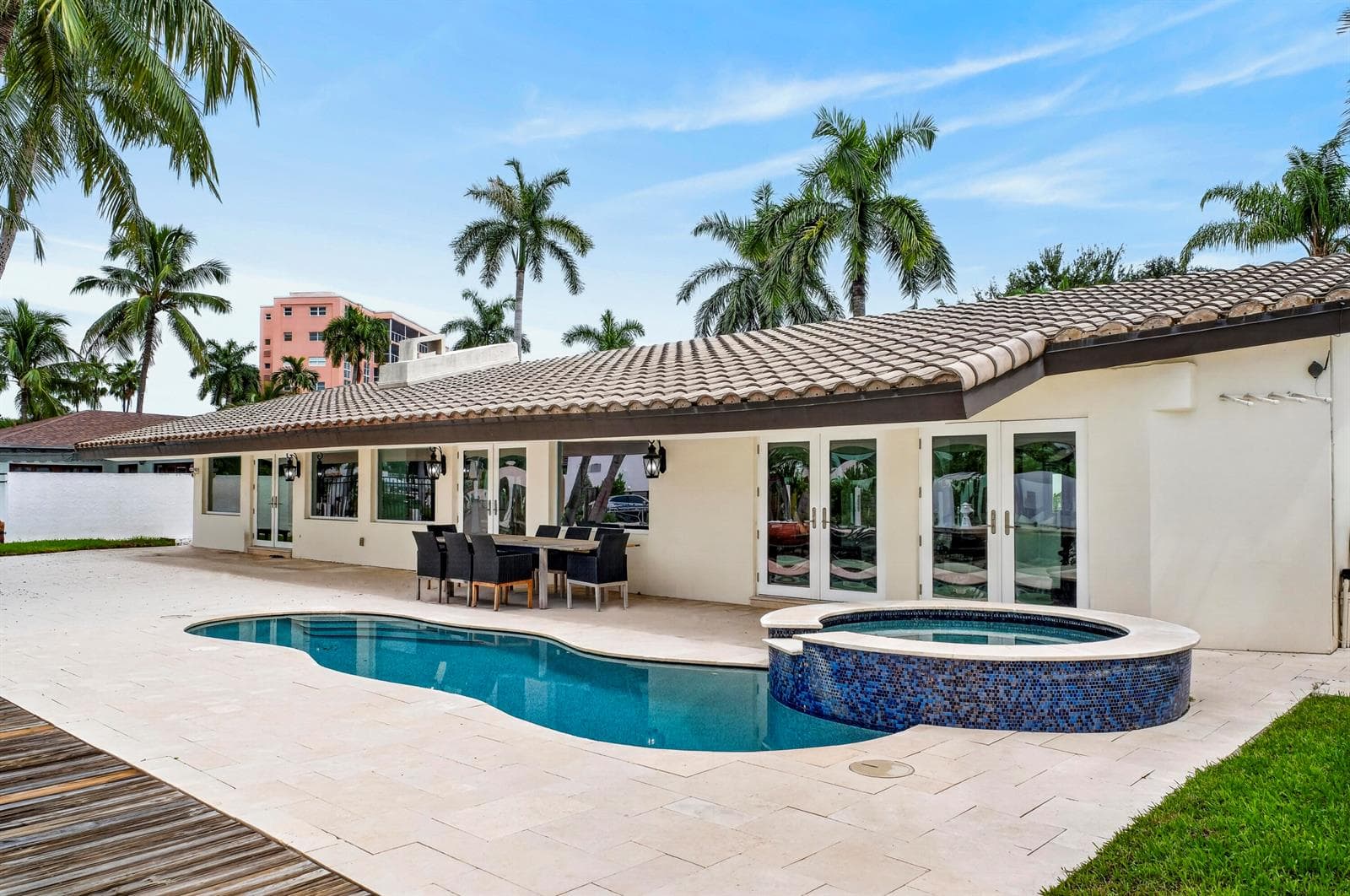 329 Isle of Capri Drive. Fort Lauderdale