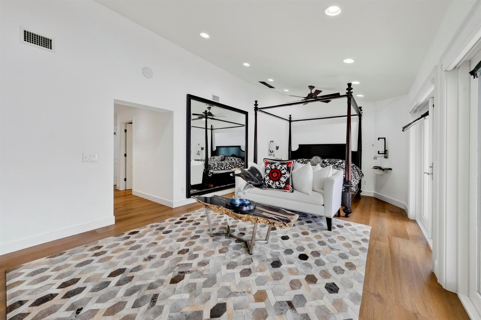 329 Isle of Capri Drive. Fort Lauderdale
