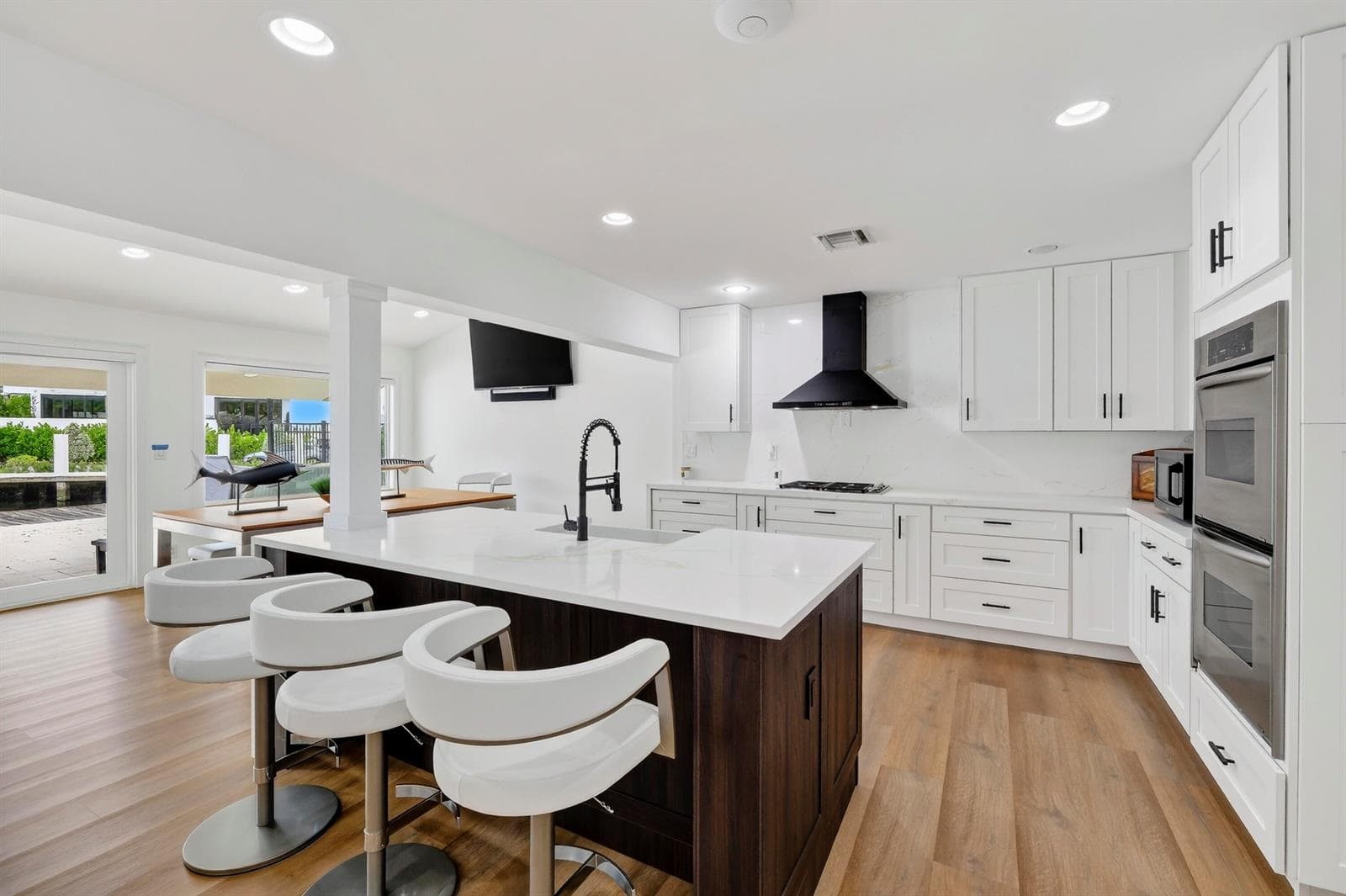 329 Isle of Capri Drive. Fort Lauderdale