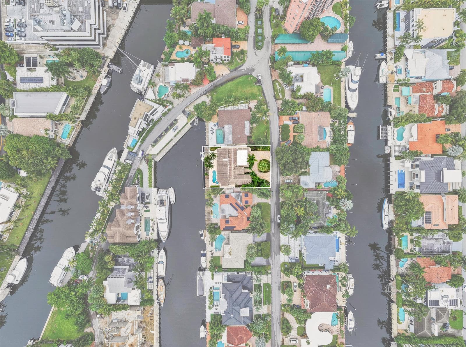 329 Isle of Capri Drive. Fort Lauderdale