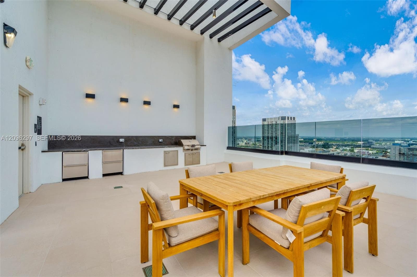 District 225 · #504 in Miami - Photo 31