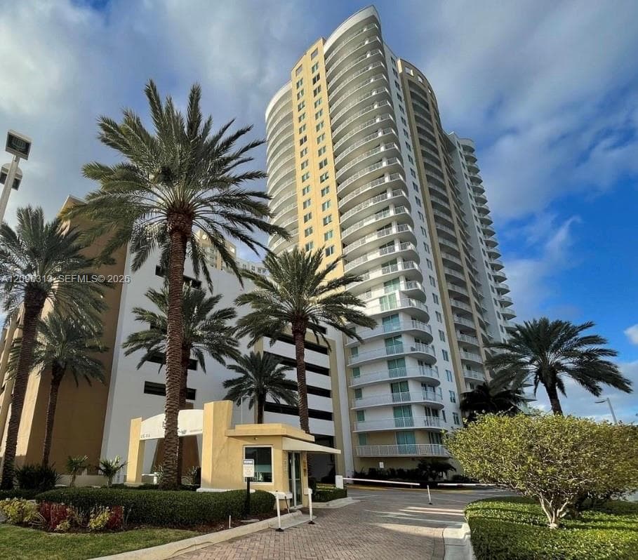 DUO CONDOMINIUM WEST · #507W in Hallandale Beach - Photo 1