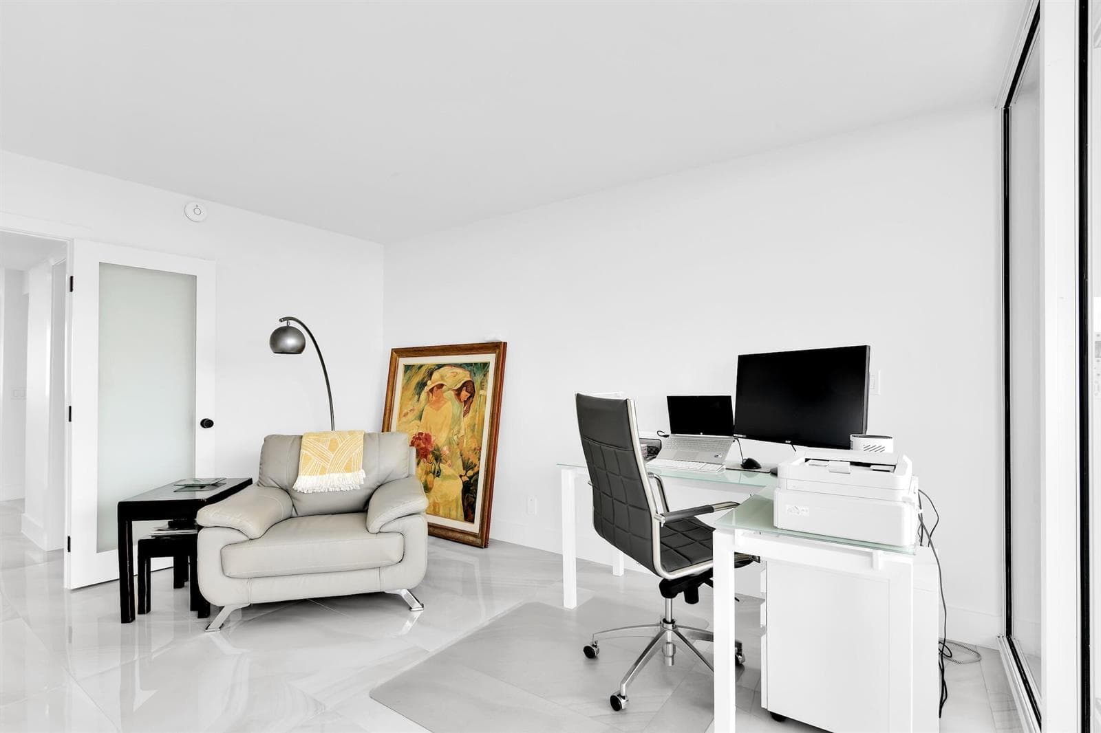 Third bedroom / Office