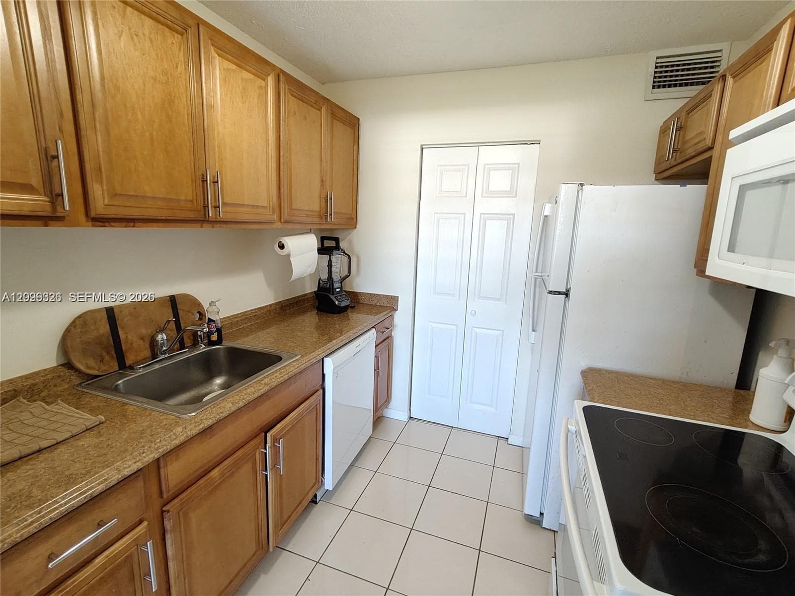 PALM VILLAGE CLUB CONDO · #225 in Dania Beach - Photo 2
