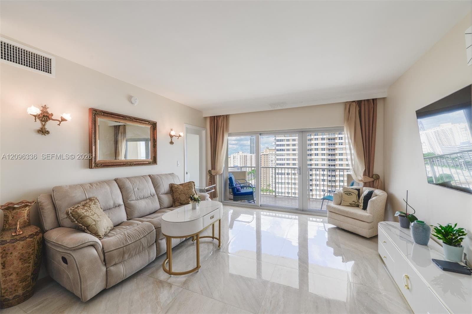 HEMISPHERES CONDO · #18D in Hallandale Beach - Photo 4