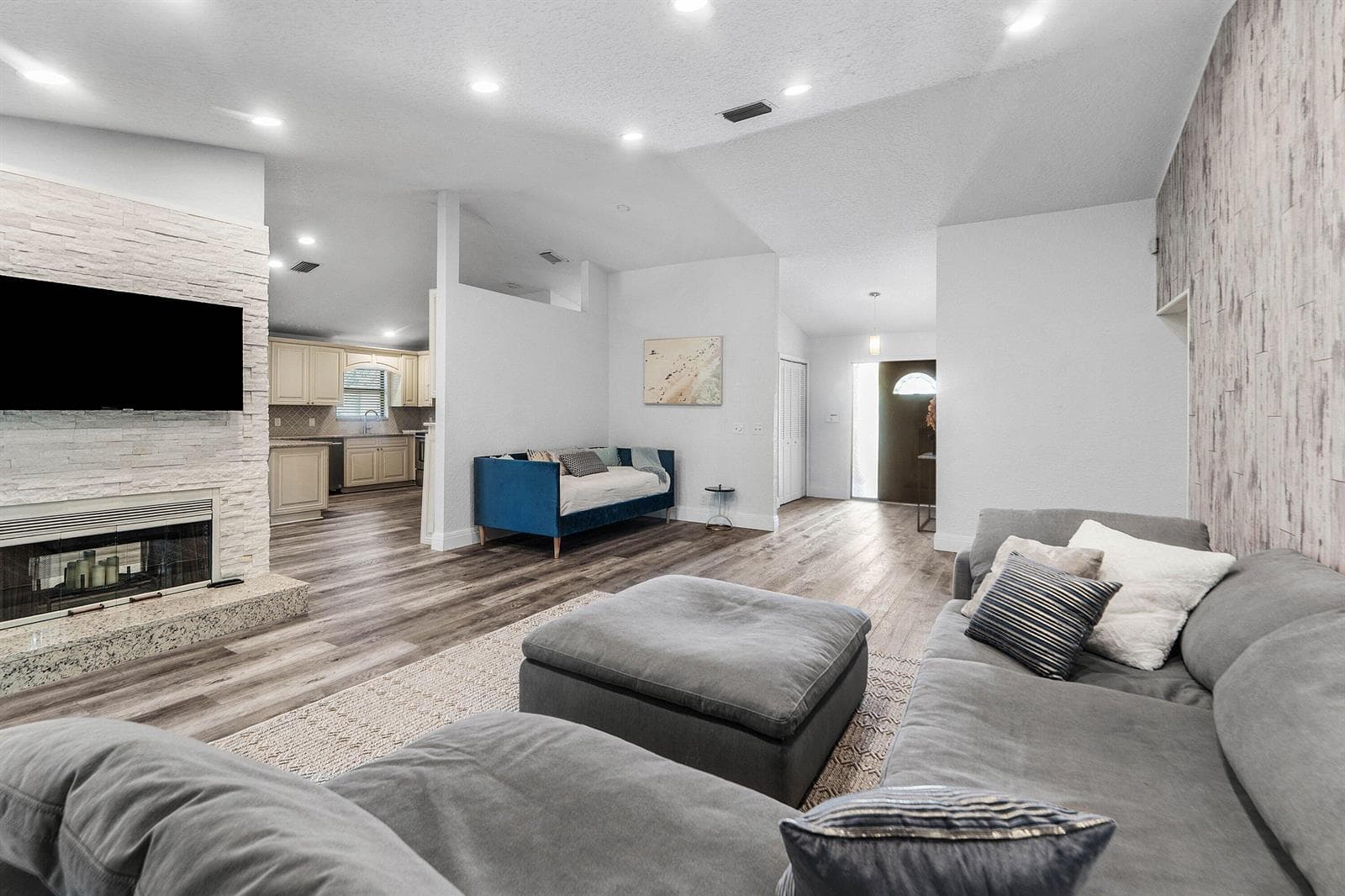 057-13853SheffieldStreet-Wellington-FL-3
