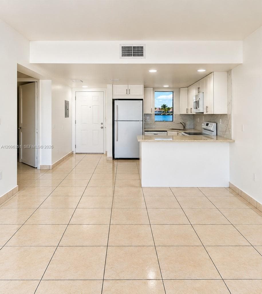 VISTA ALEGRE TOWNHOMES CO · #102 in Hialeah - Photo 5