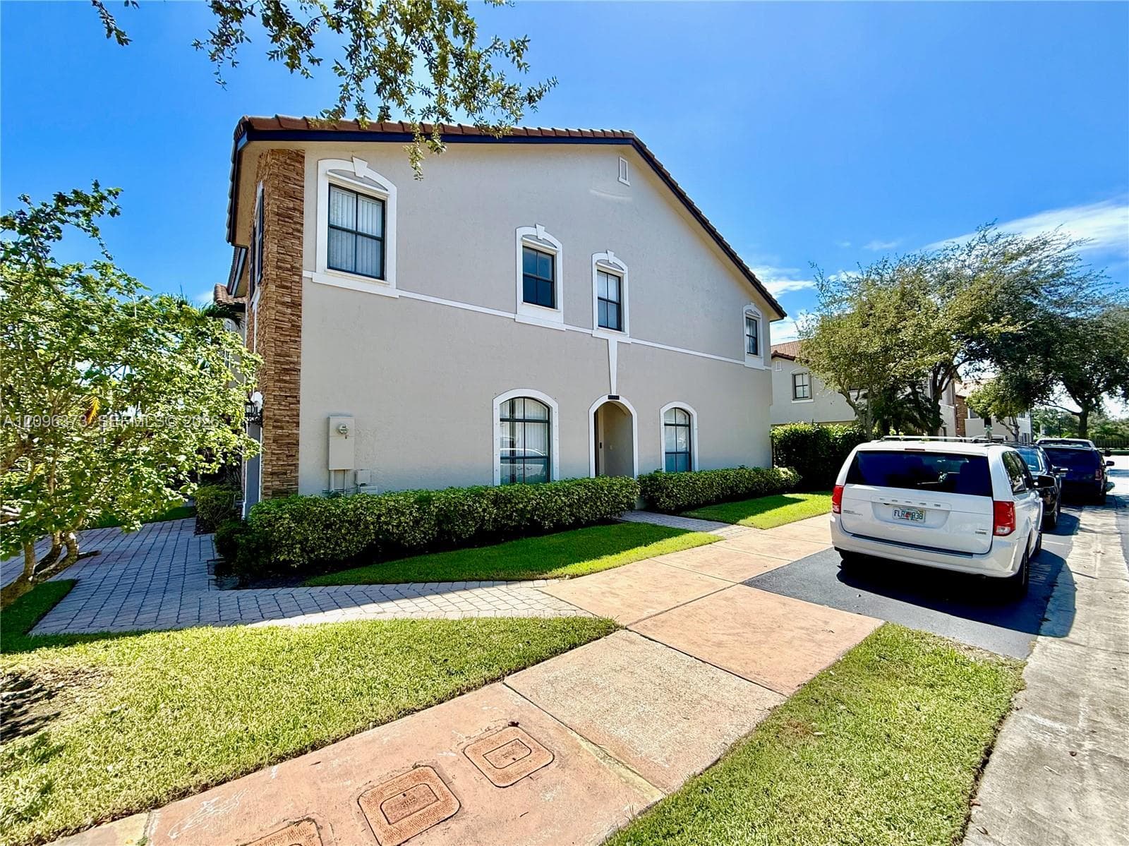 10392 NW 31st Ter photo 3