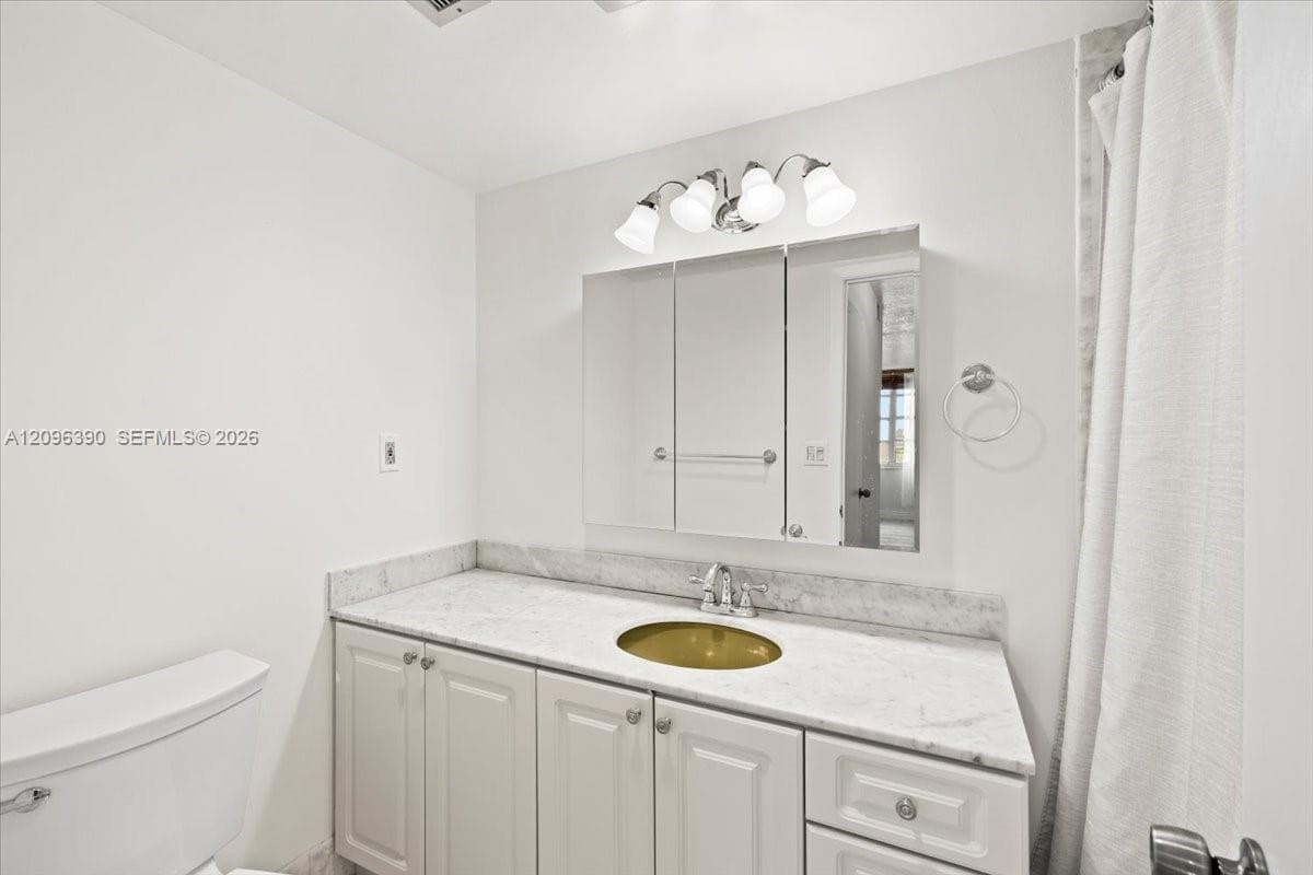 COMMODORE PLAZA CONDO · #1207 in Aventura - Photo 12