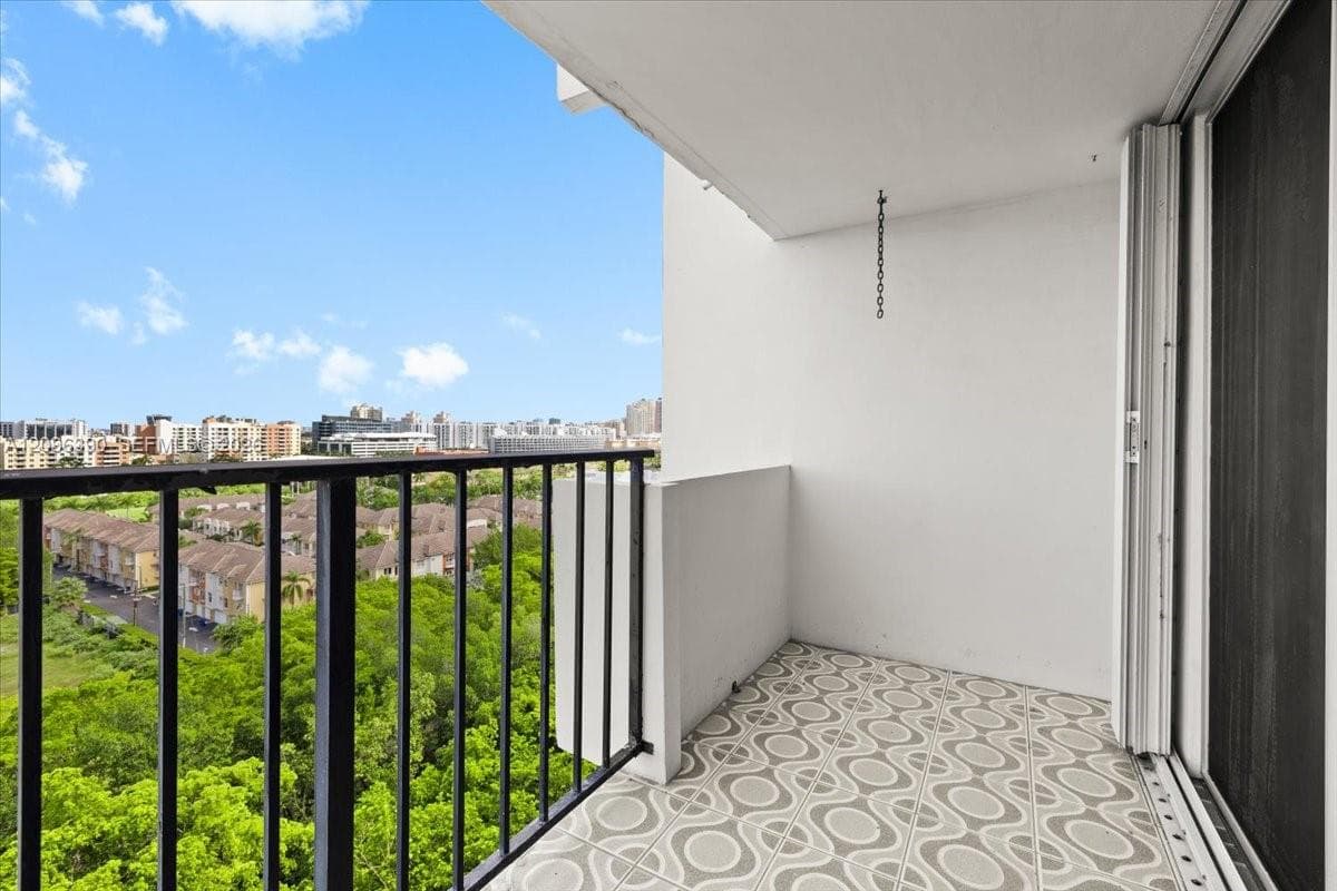 COMMODORE PLAZA CONDO · #1207 in Aventura - Photo 22