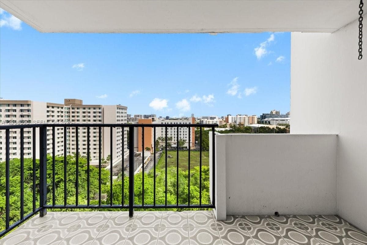 COMMODORE PLAZA CONDO · #1207 in Aventura - Photo 21