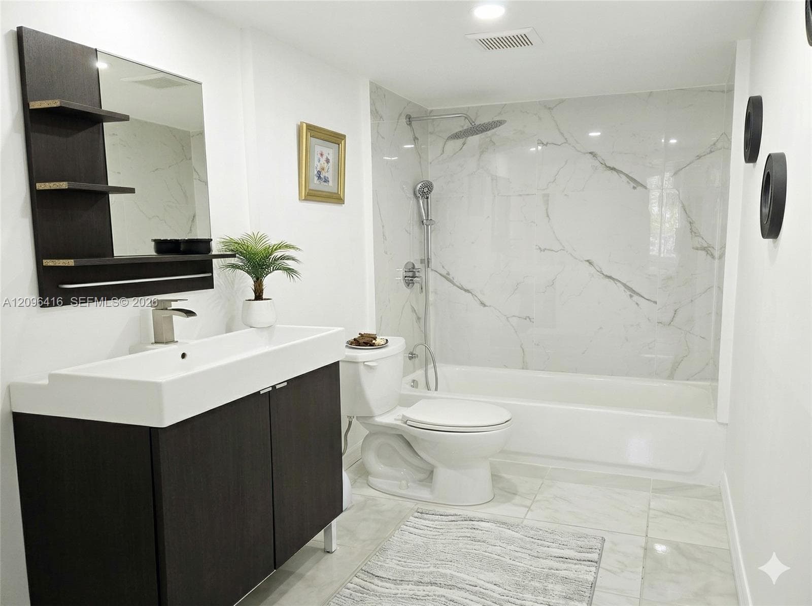 2nd Bathroom Bathtub