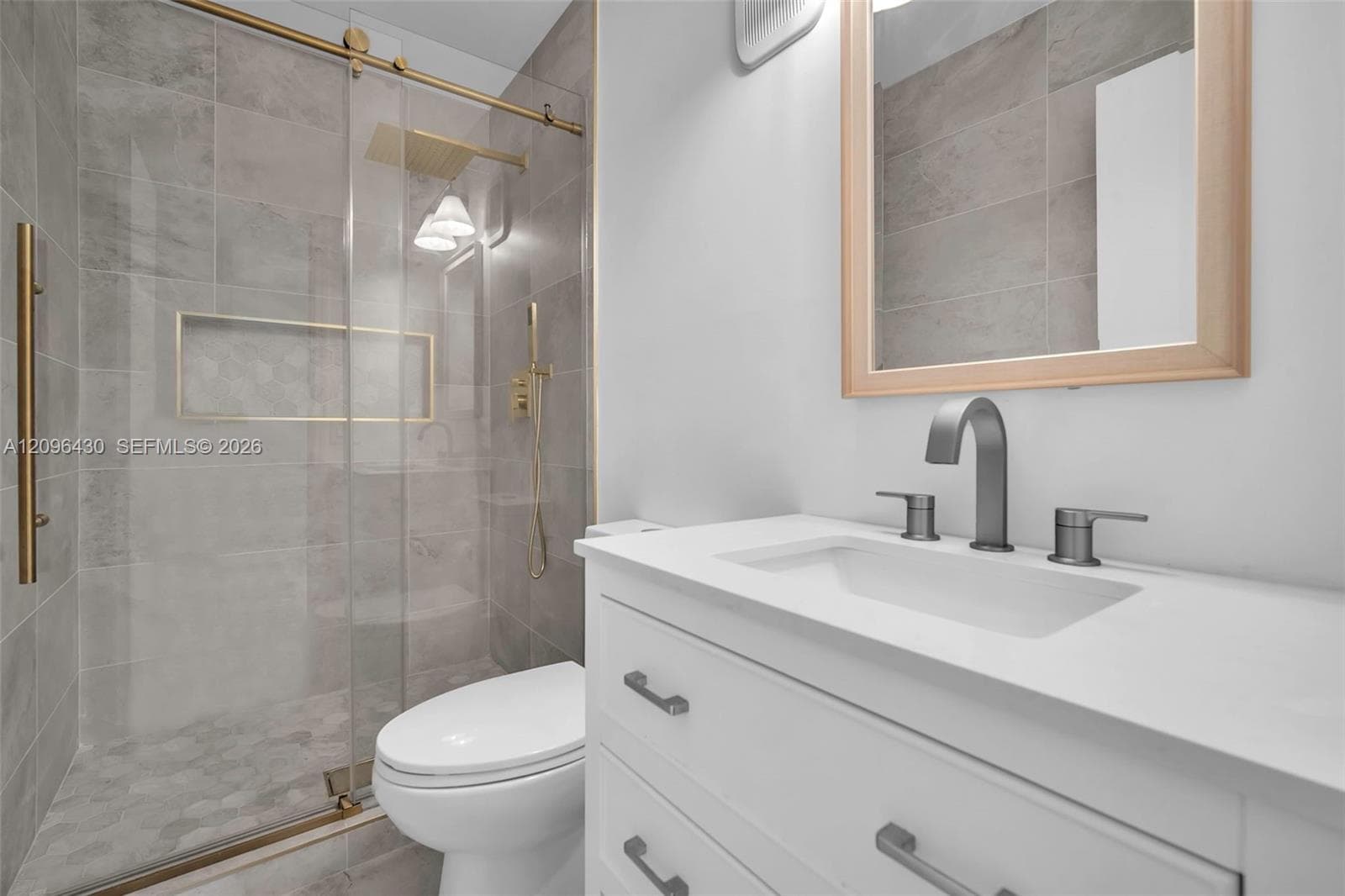 3925 NE 167th St #20 photo 34