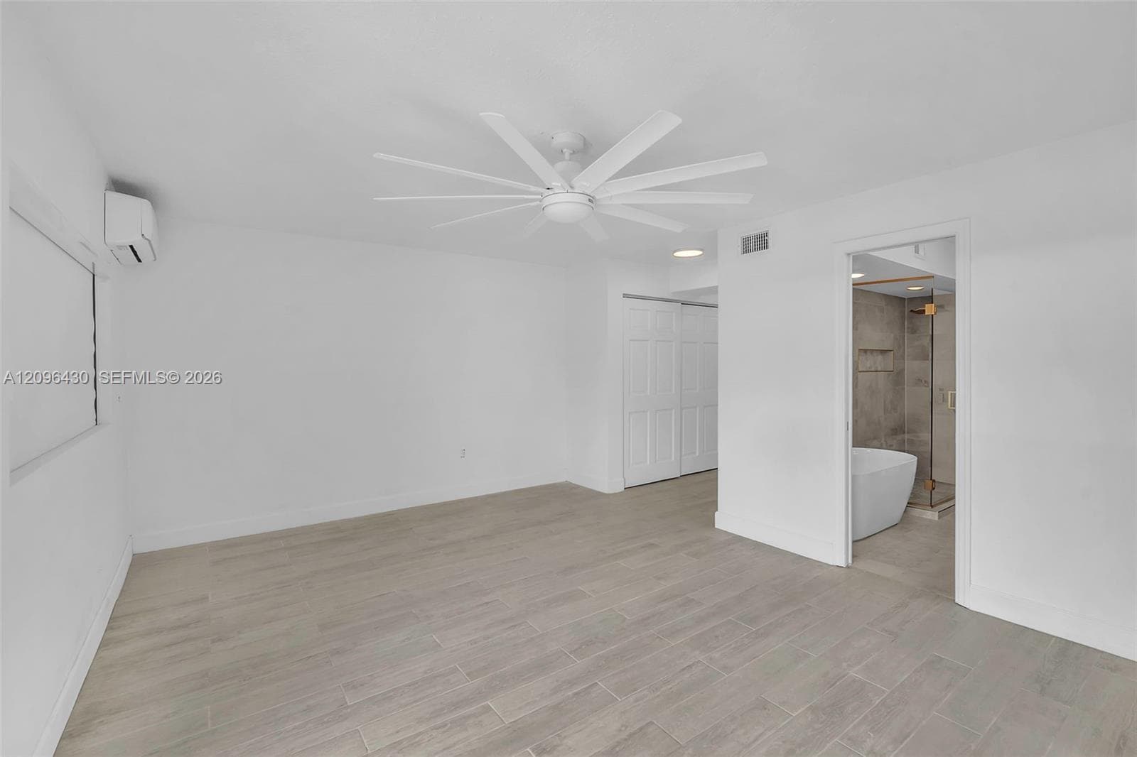 3925 NE 167th St #20 photo 38