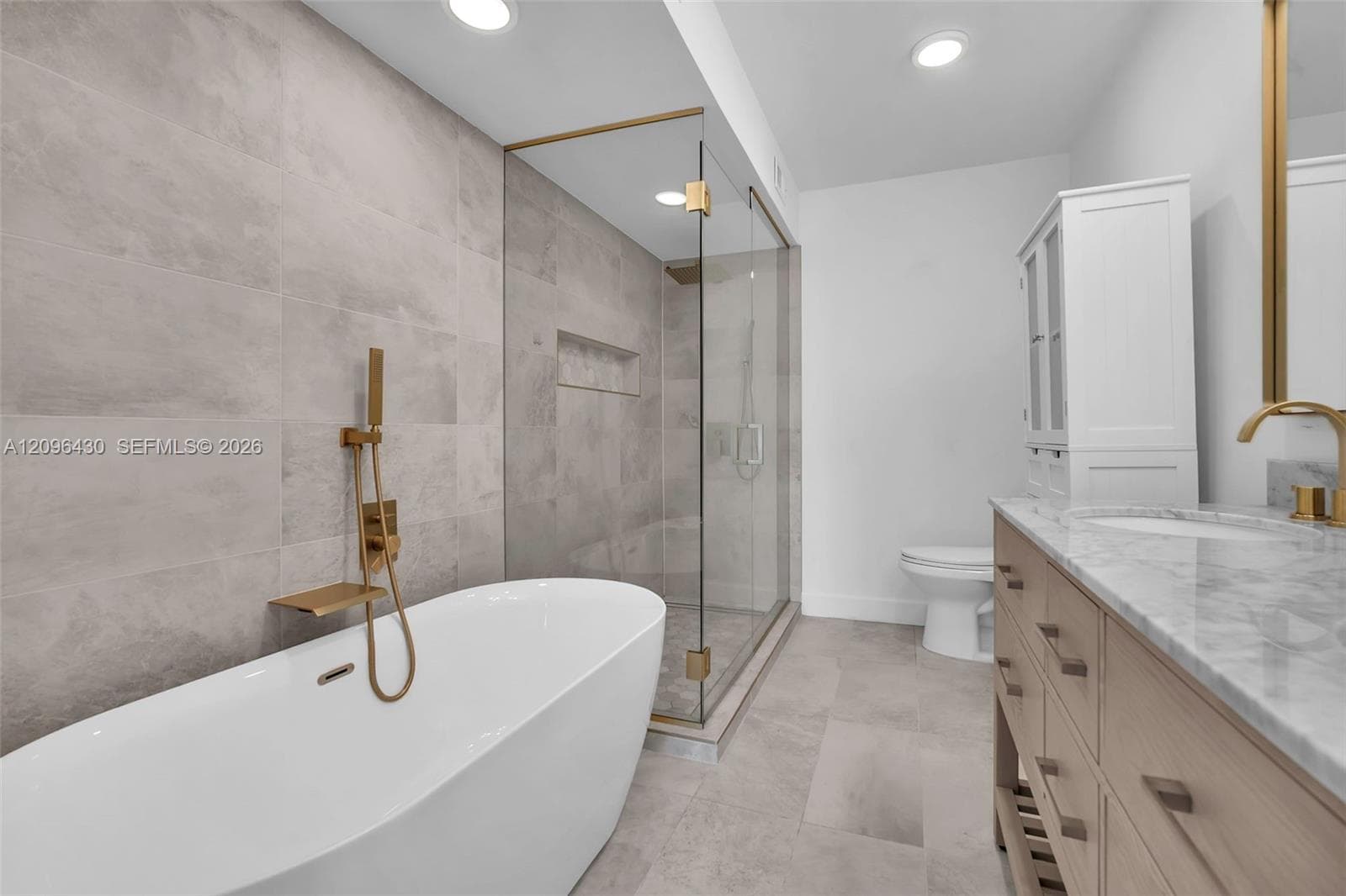 3925 NE 167th St #20 photo 41