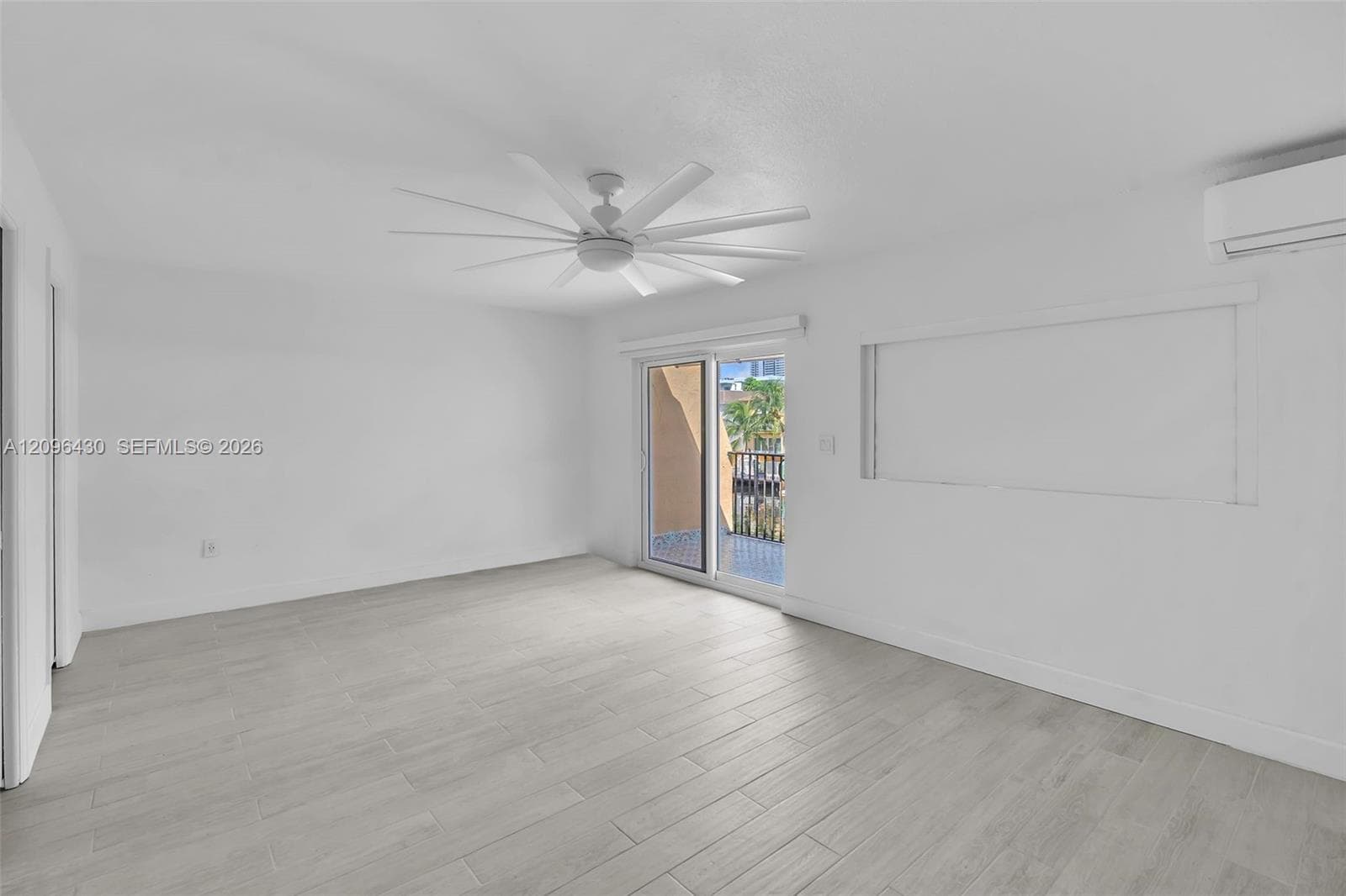 3925 NE 167th St #20 photo 37