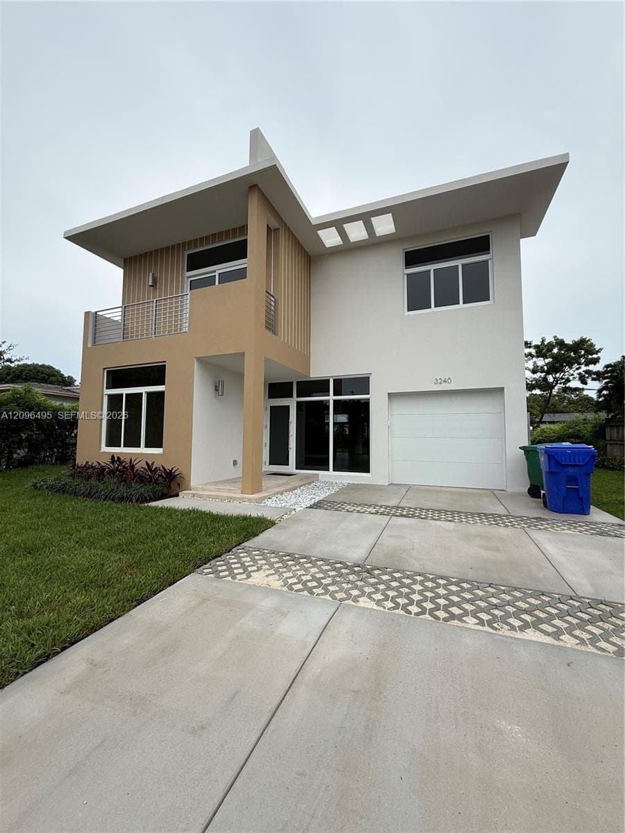 3240 SW 20th St photo 3