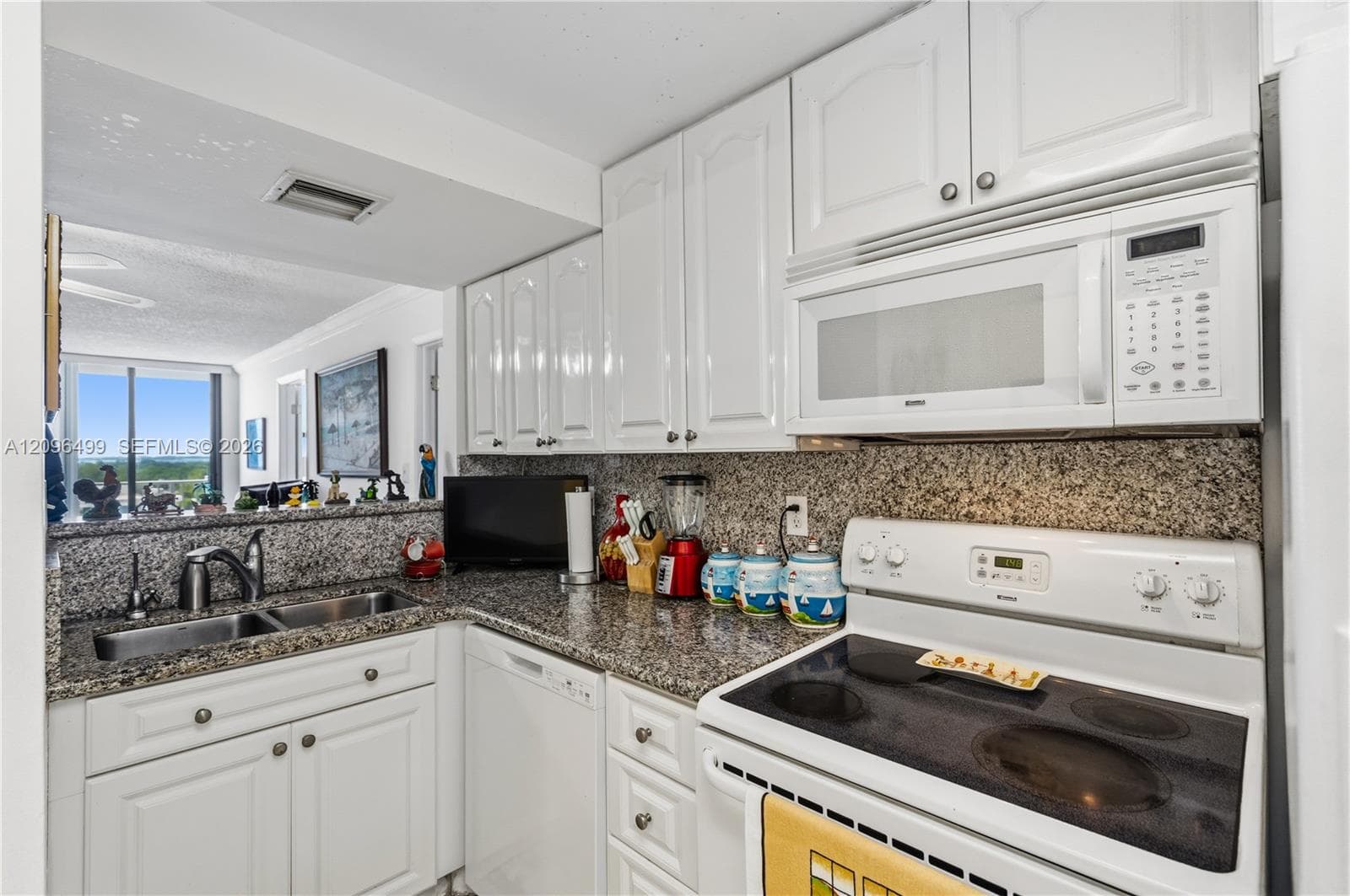 VENDOME PLACE CONDO · #901 in Miami Beach - Photo 19