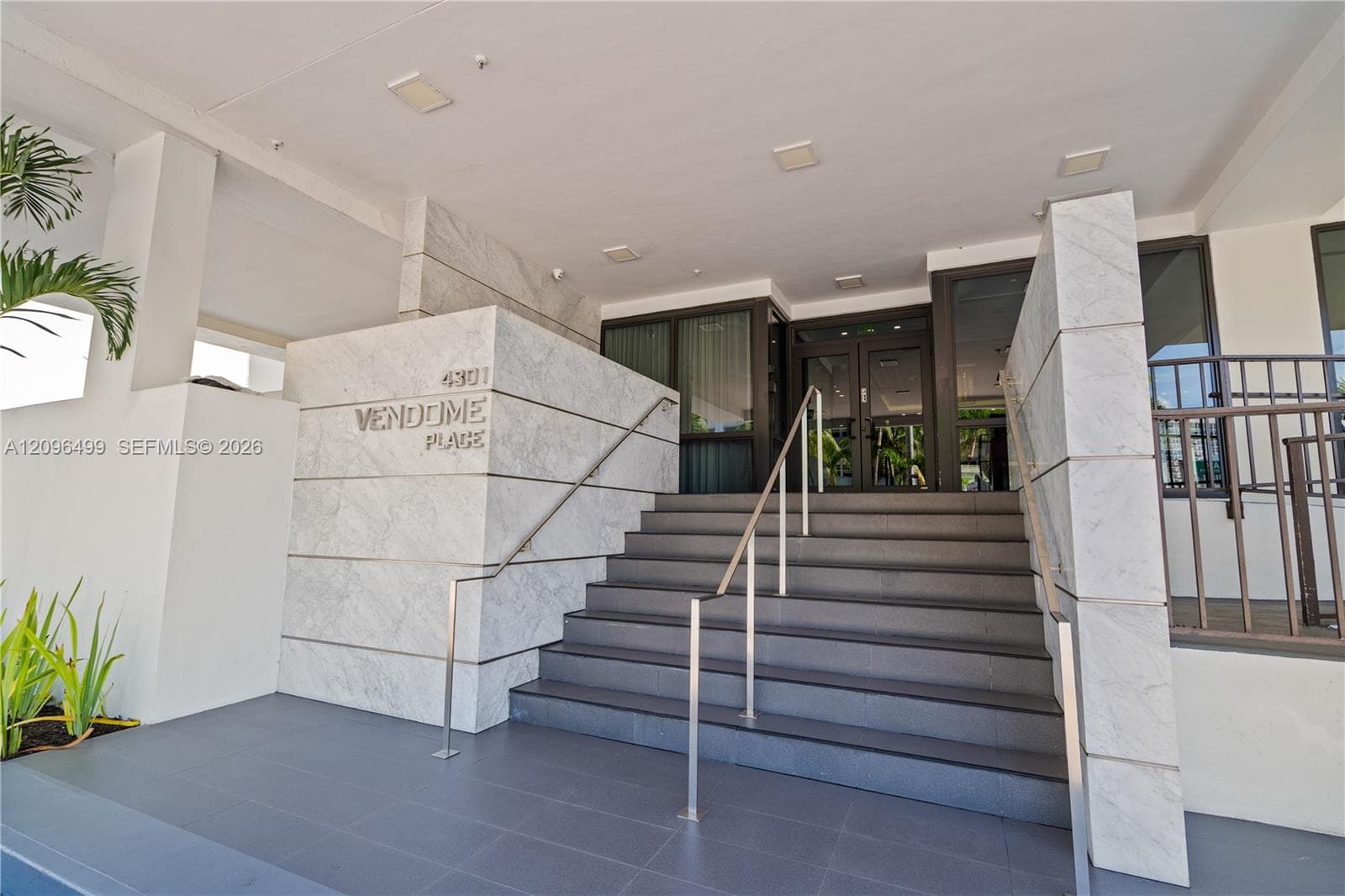 Vendome Place entry