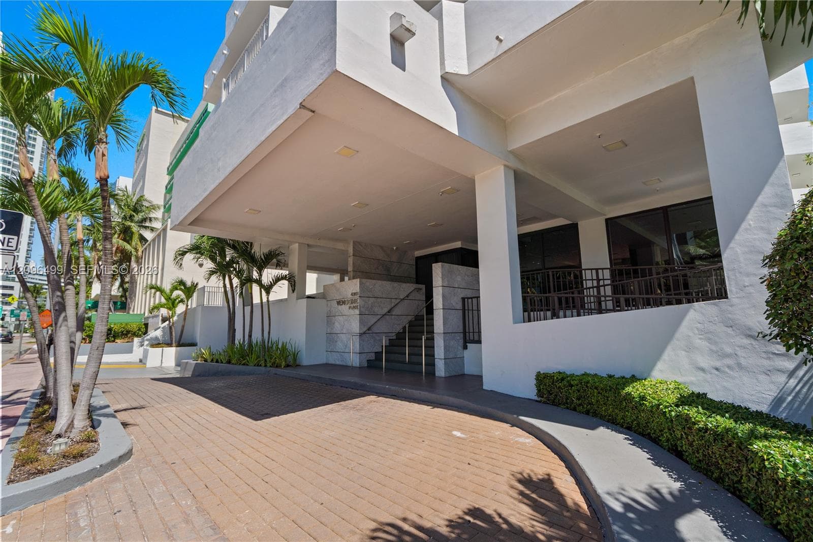 Vendome Place entry