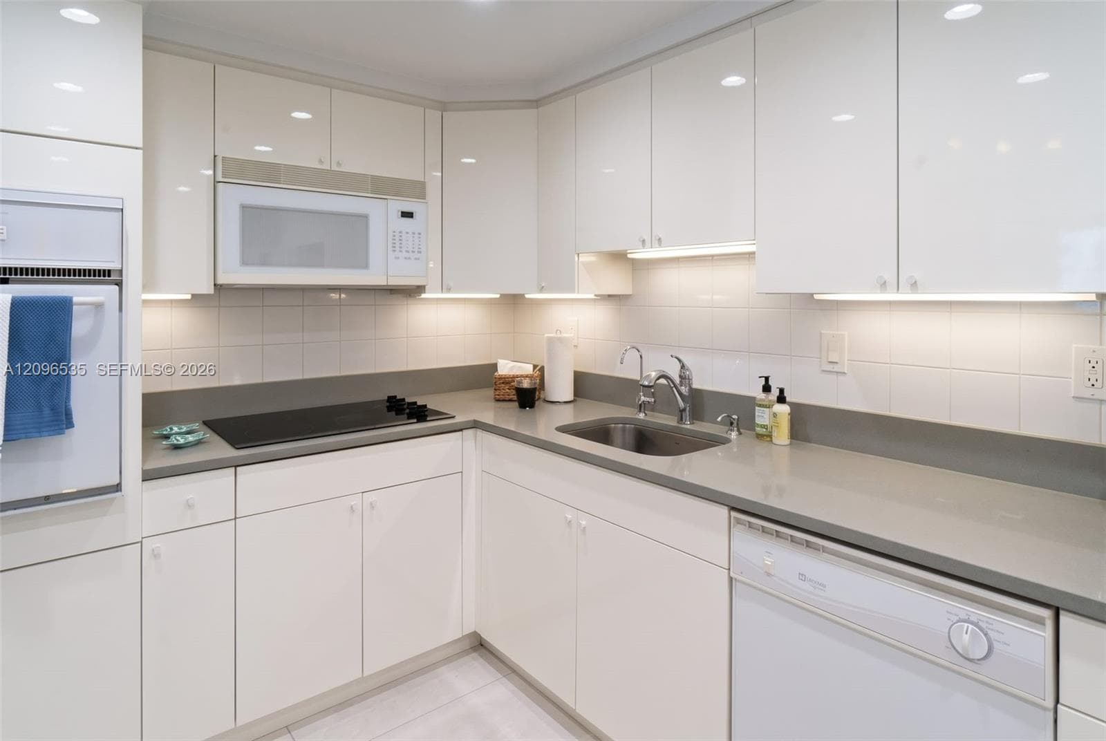 OCEANVIEW BUILDING A COND · #706 in Sunny Isles Beach - Photo 2