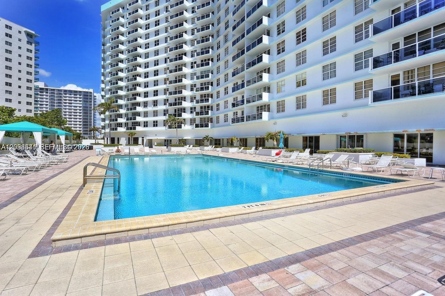 SEA AIR TOWERS CONDO · #715 in Hollywood - Photo 2