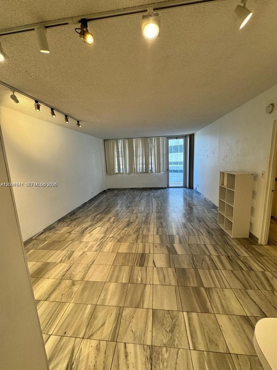 SEA AIR TOWERS CONDO · #715 in Hollywood - Photo 13