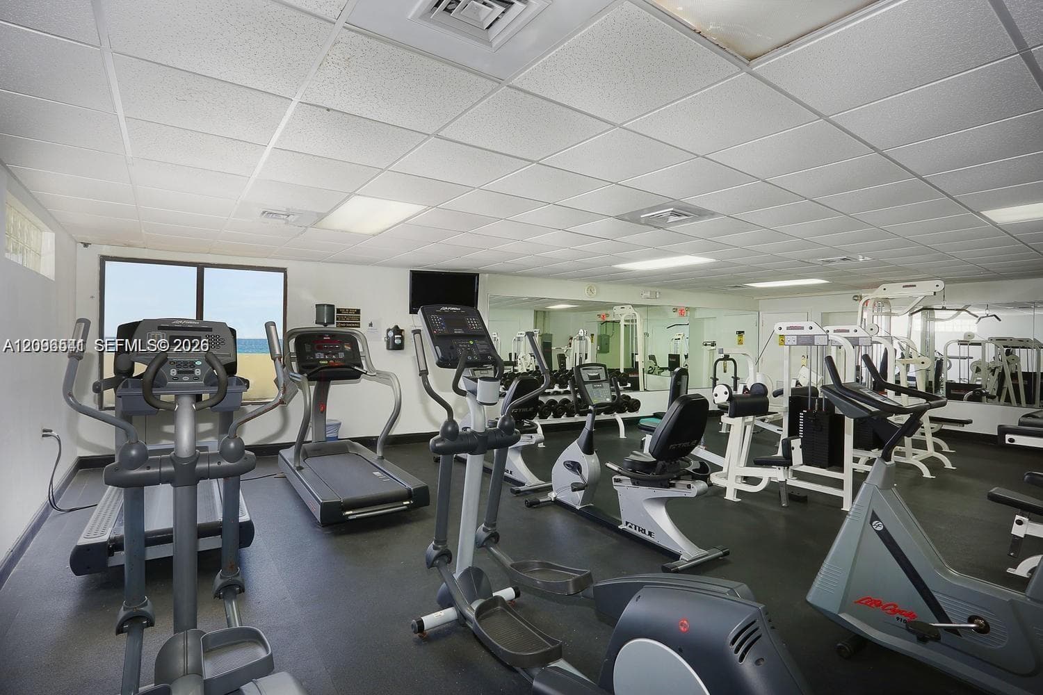 SEA AIR TOWERS CONDO · #715 in Hollywood - Photo 5