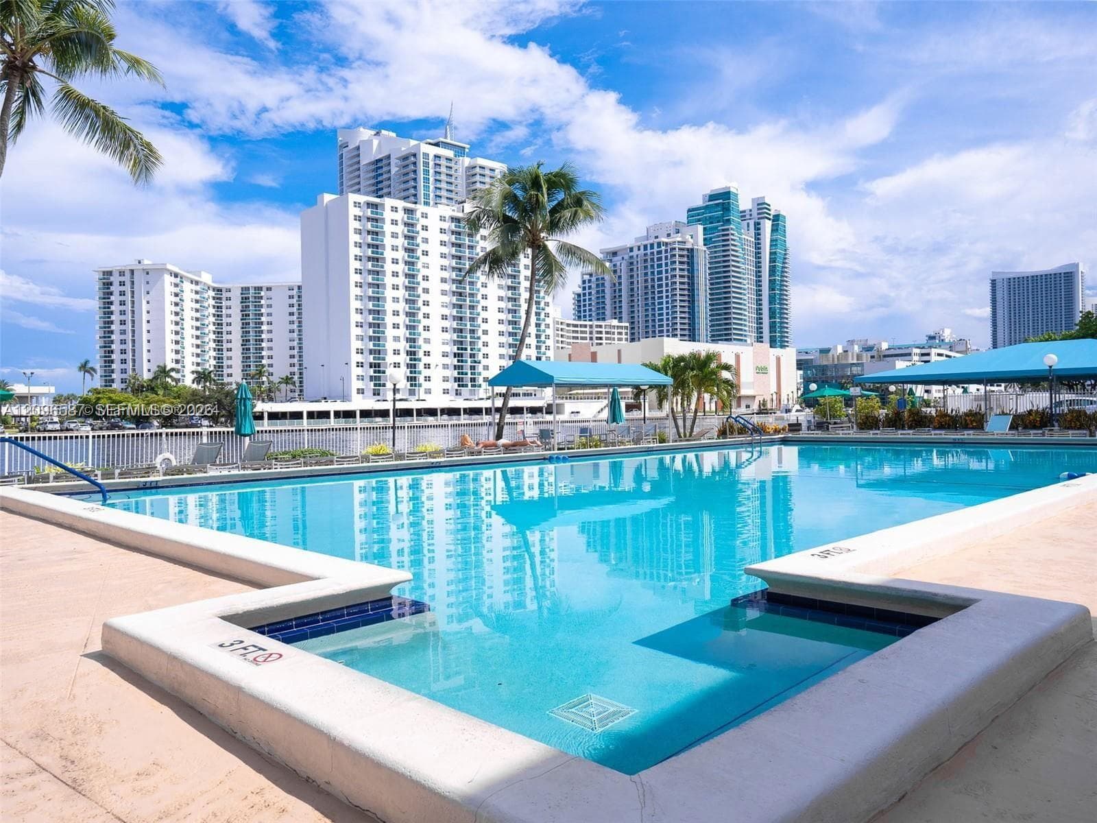 OCEANVIEW PARK CONDO · #501 in Hallandale Beach - Photo 2