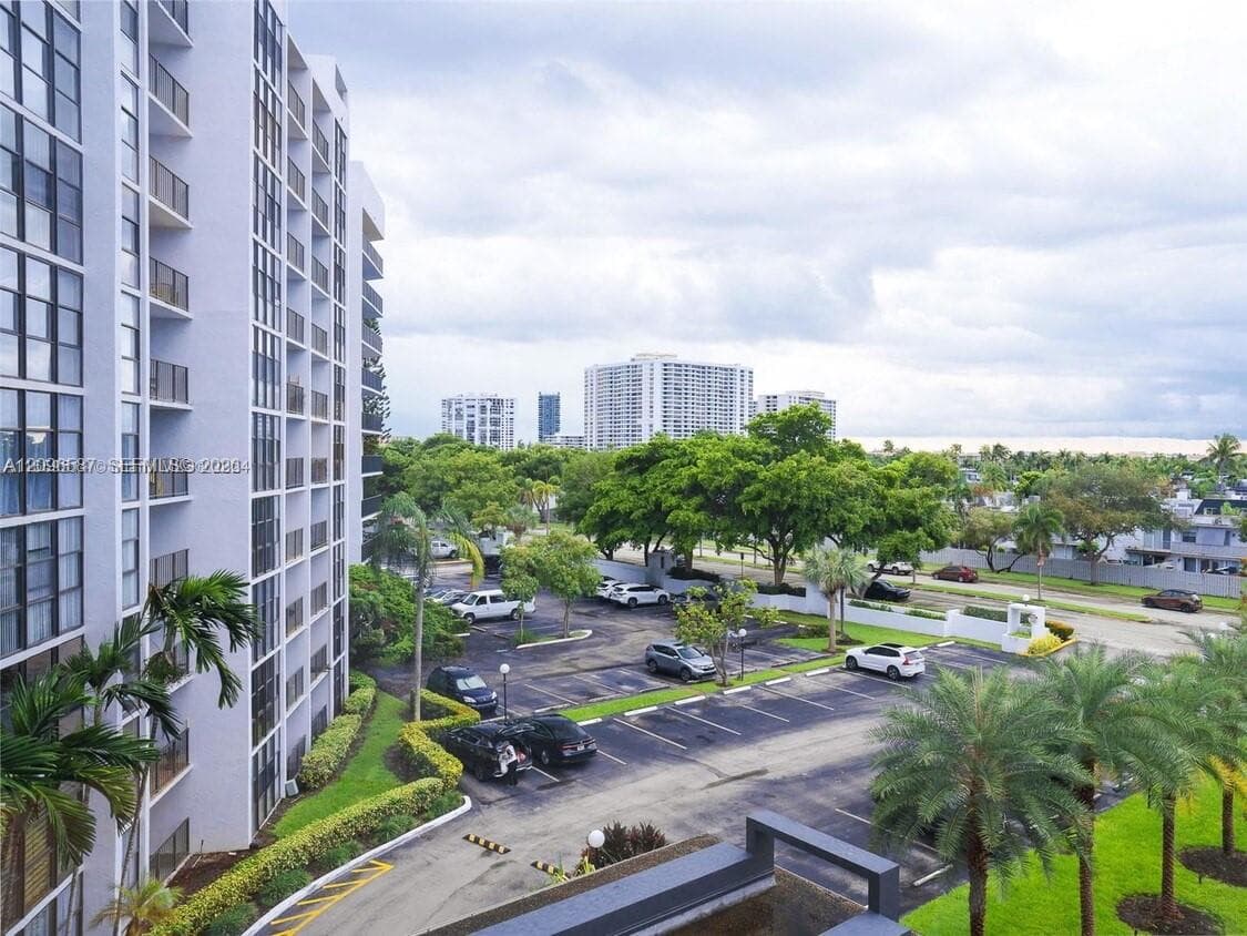 OCEANVIEW PARK CONDO · #501 in Hallandale Beach - Photo 17