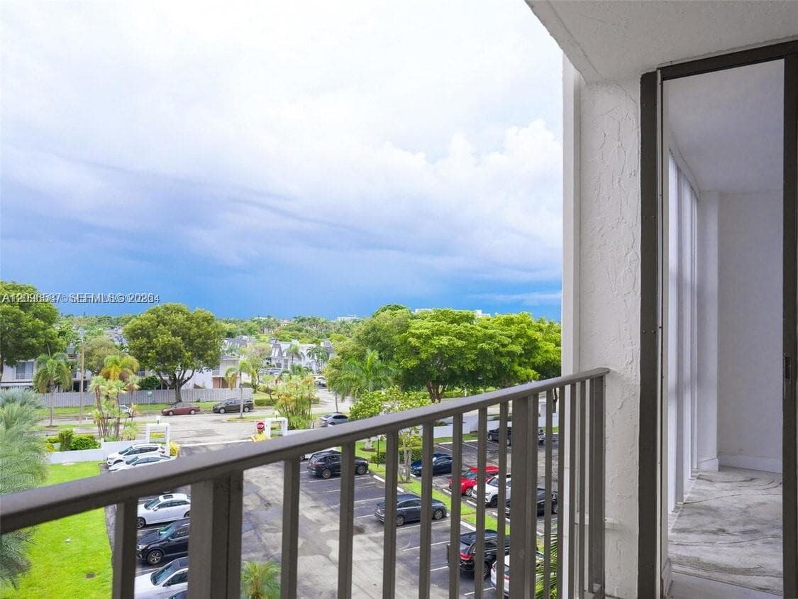 OCEANVIEW PARK CONDO · #501 in Hallandale Beach - Photo 16