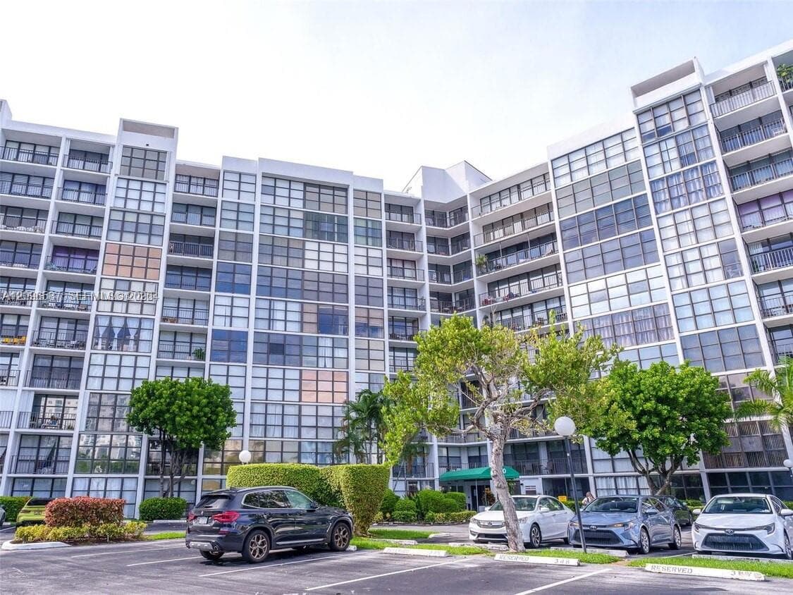 OCEANVIEW PARK CONDO · #501 in Hallandale Beach - Photo 22