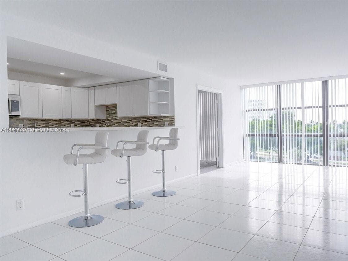 OCEANVIEW PARK CONDO · #501 in Hallandale Beach - Photo 1