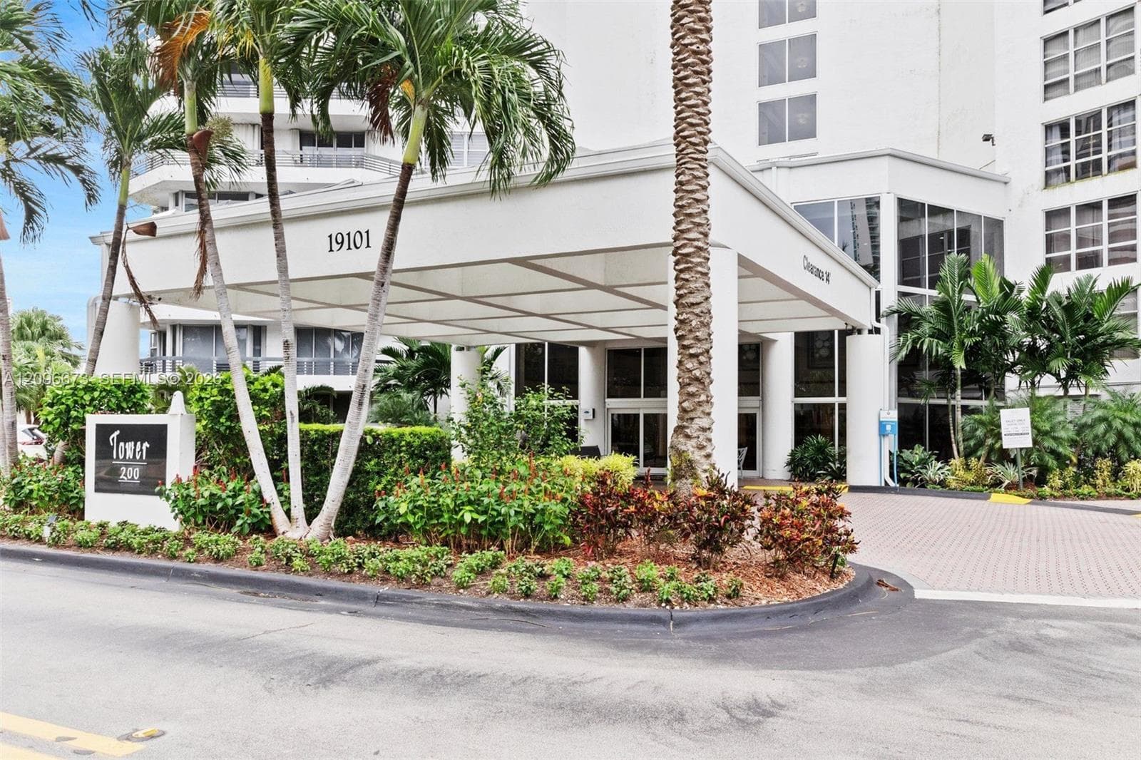 Mystic Pointe Tower 200 · #2811 in Aventura - Photo 36