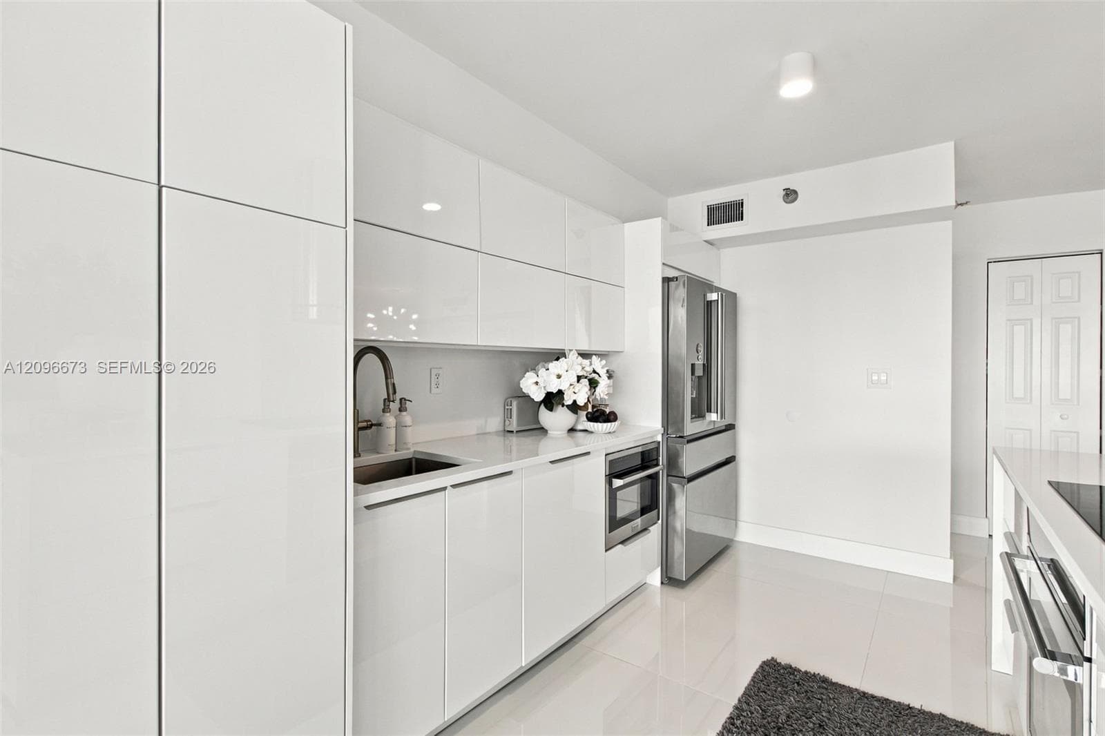 Mystic Pointe Tower 200 · #2811 in Aventura - Photo 11