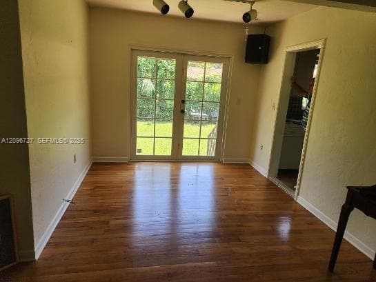 448 Cadagua Ave photo 3