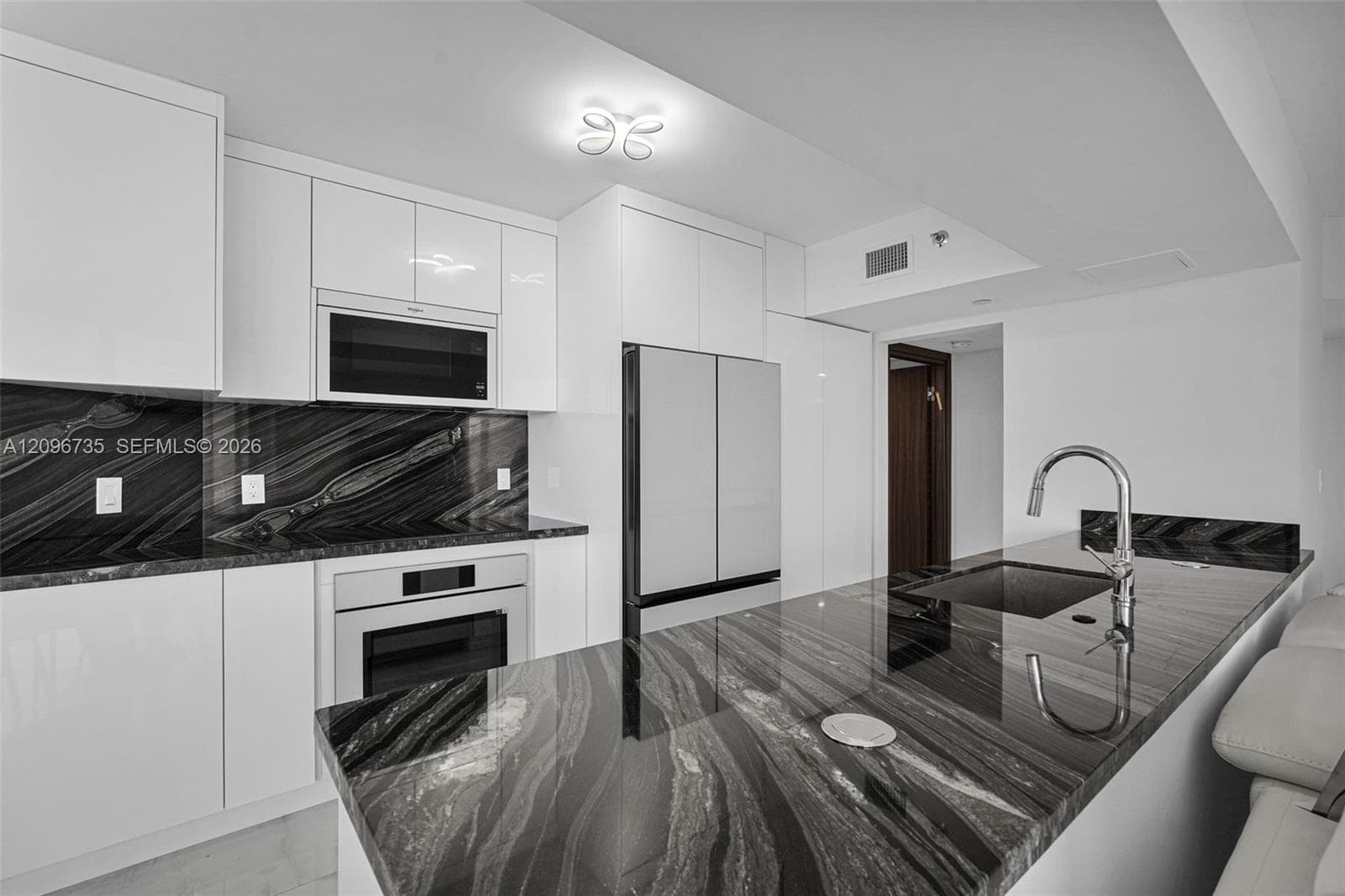Oceania III · #738 in Sunny Isles Beach - Photo 23