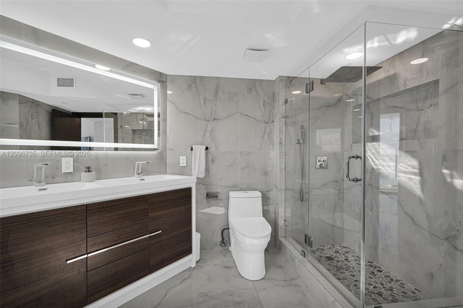 Oceania III · #738 in Sunny Isles Beach - Photo 33