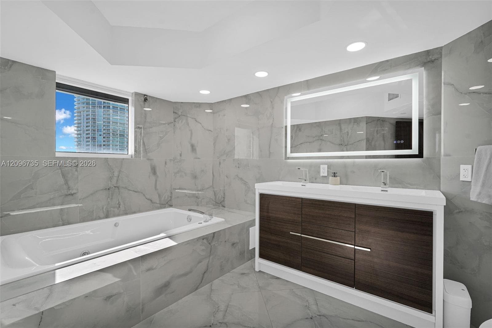 Oceania III · #738 in Sunny Isles Beach - Photo 31