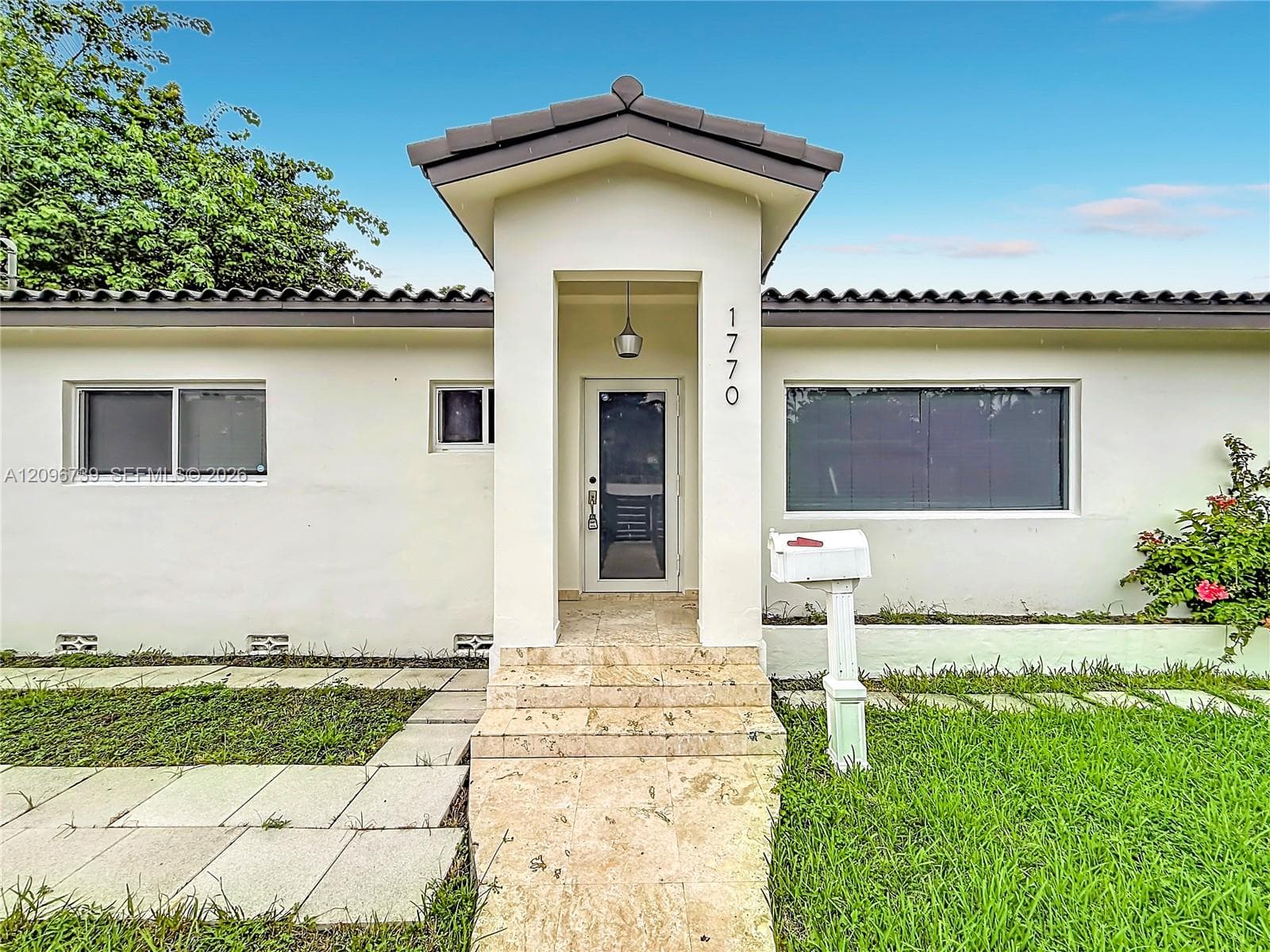 1770 SW 17th Ave photo 2