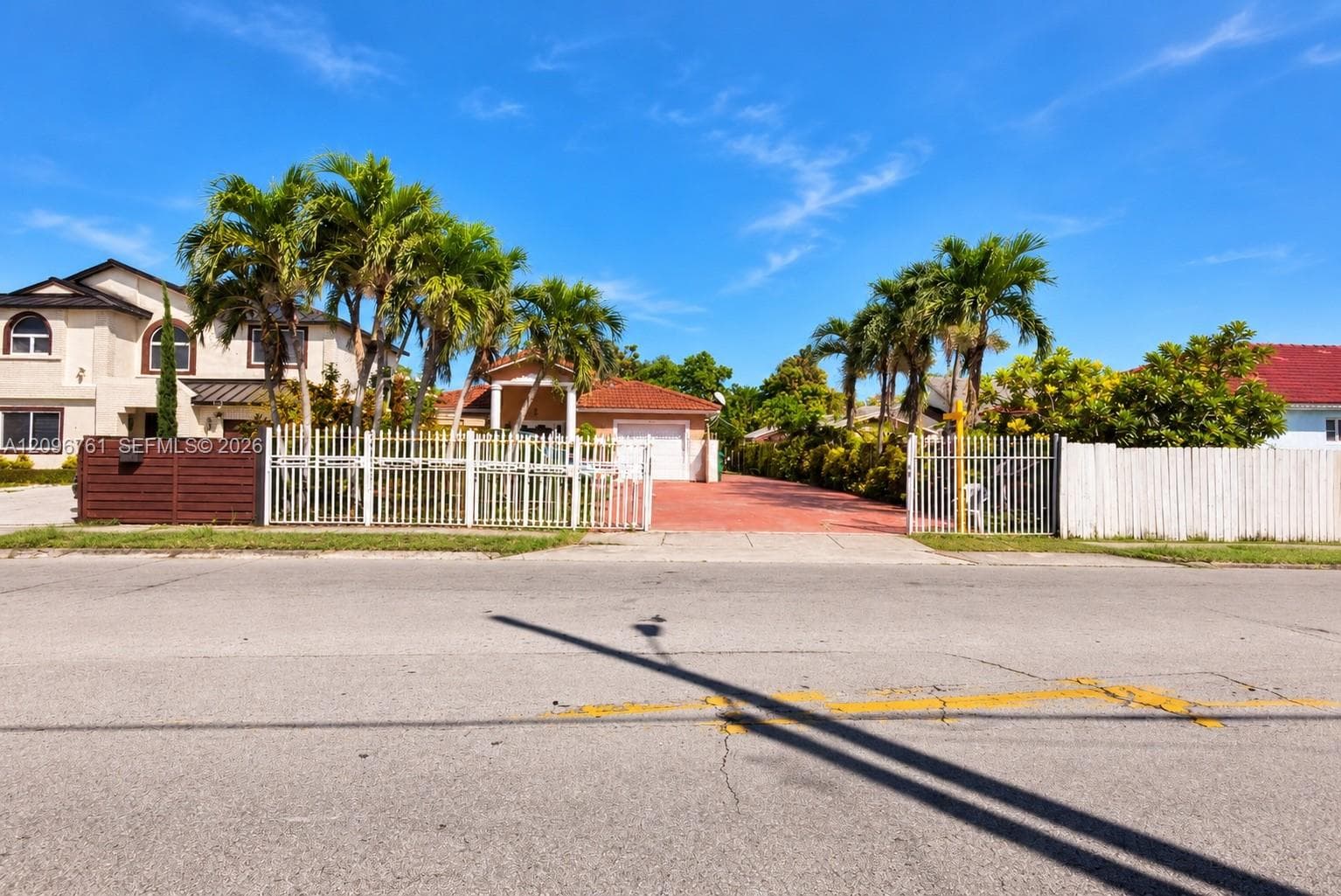 18411 SW 115th Ave photo 3