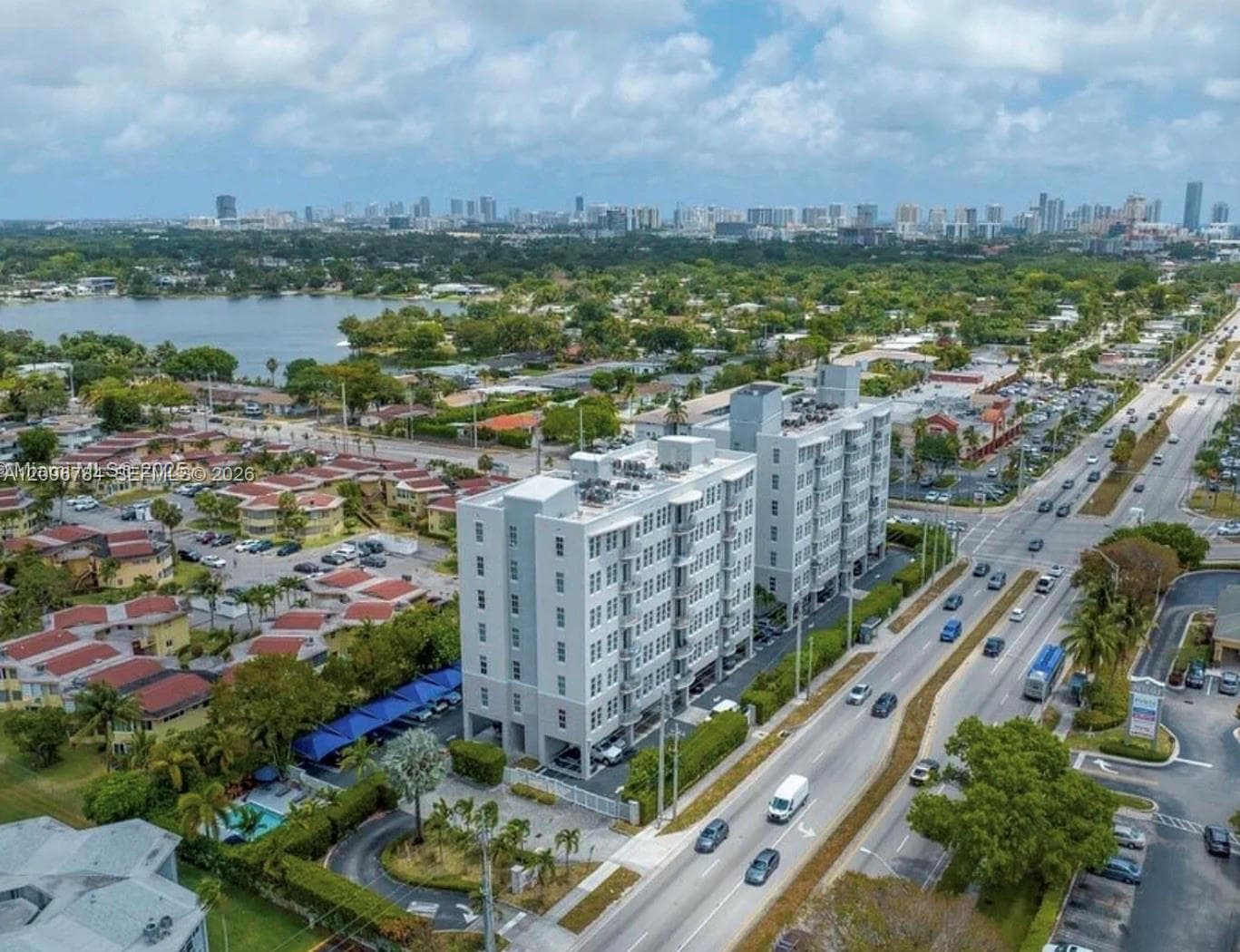 Skylofts Condo · #E705 in Miami - Photo 2