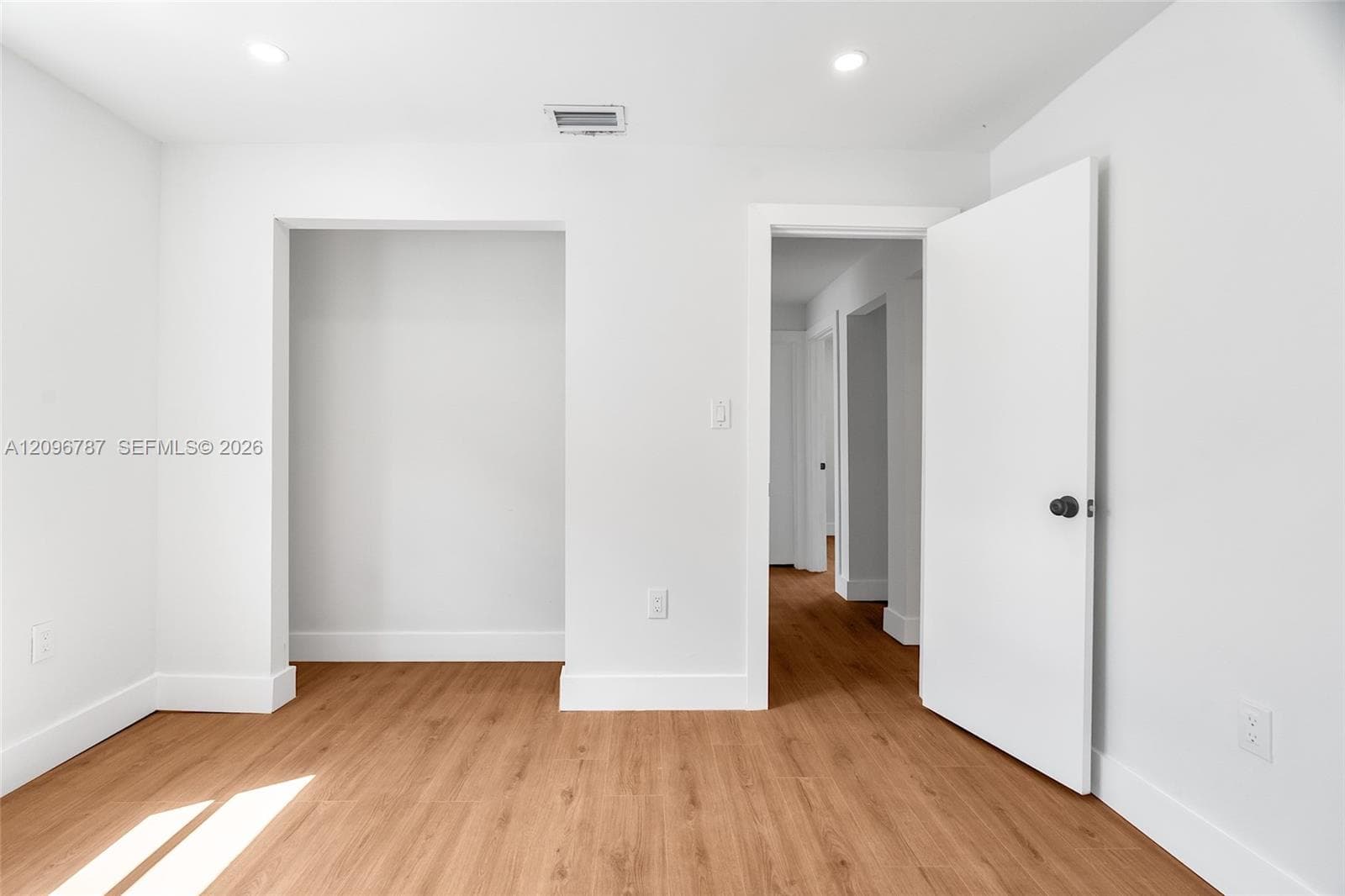 1046 Jann Ave photo 13