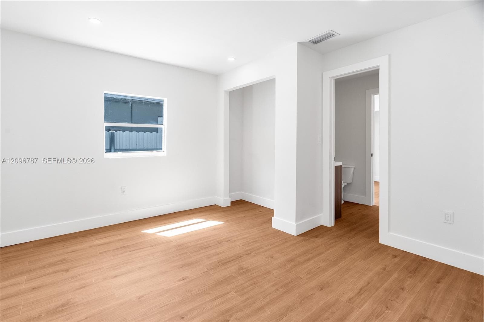 1046 Jann Ave photo 17