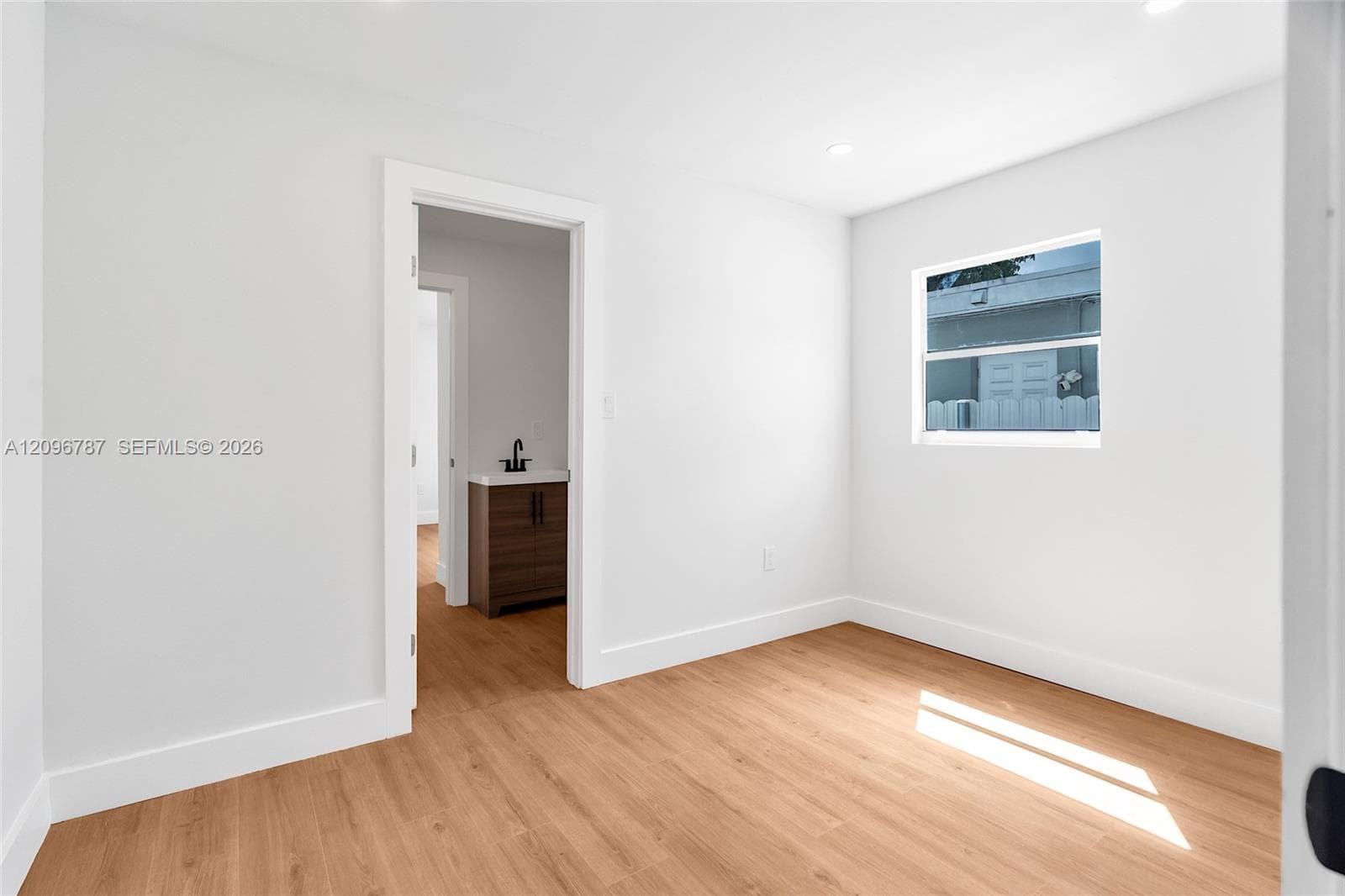 1046 Jann Ave photo 12