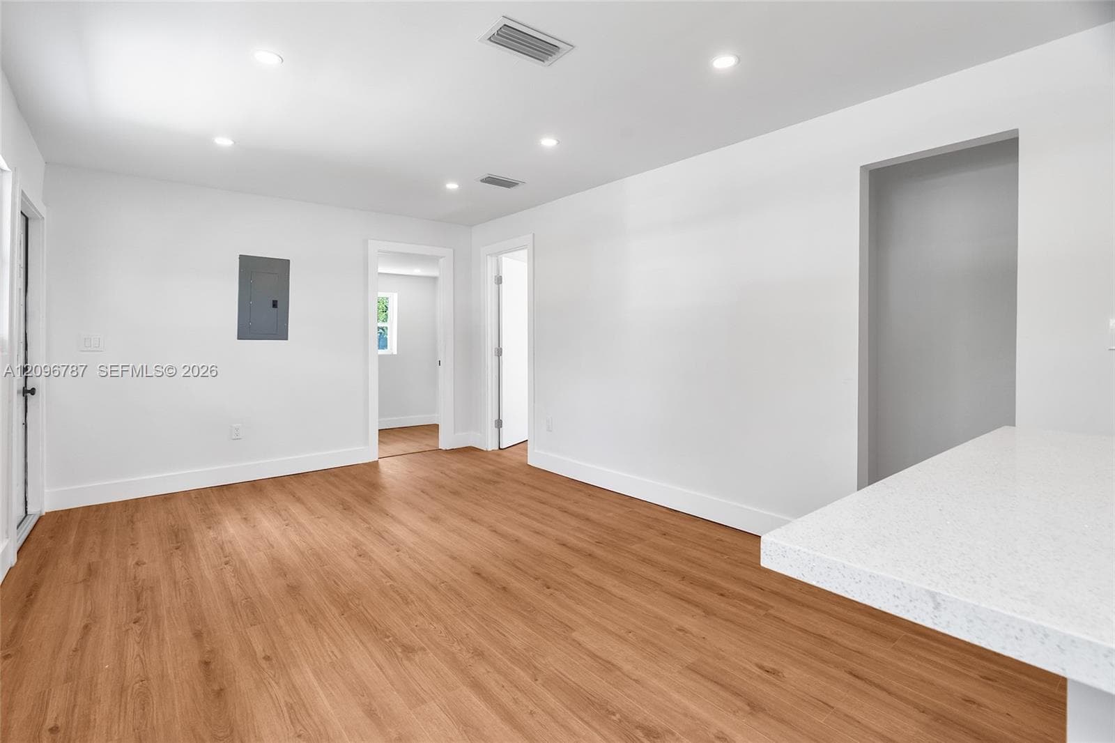 1046 Jann Ave photo 26