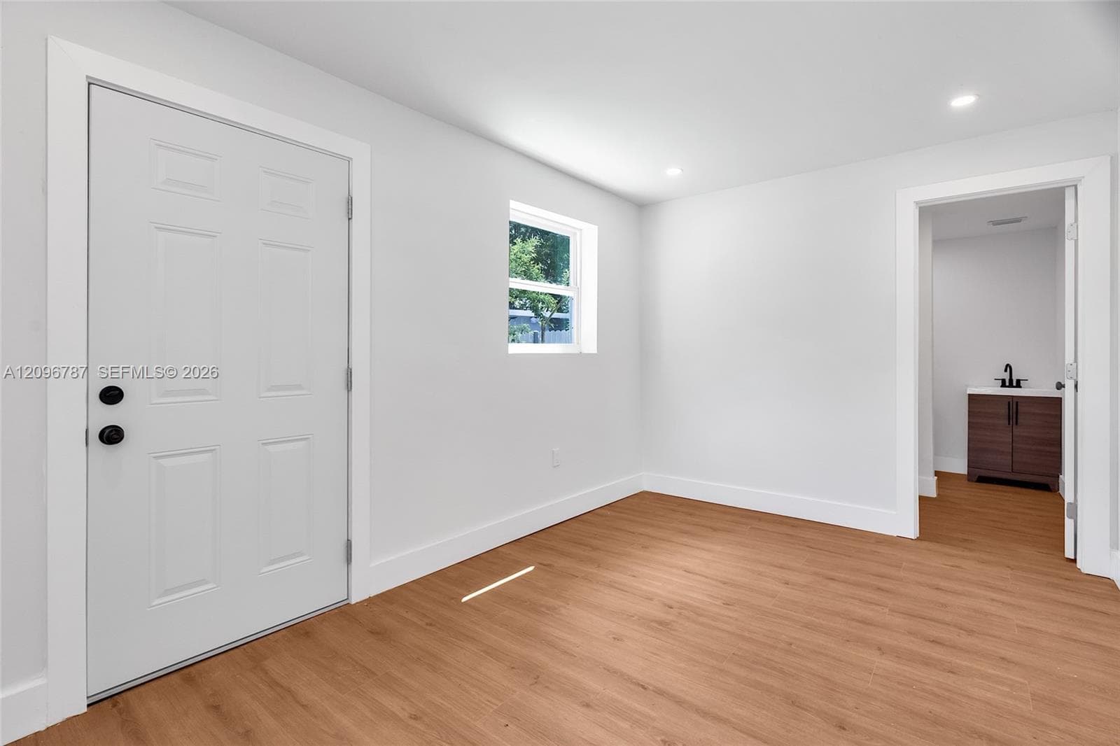 1046 Jann Ave photo 22